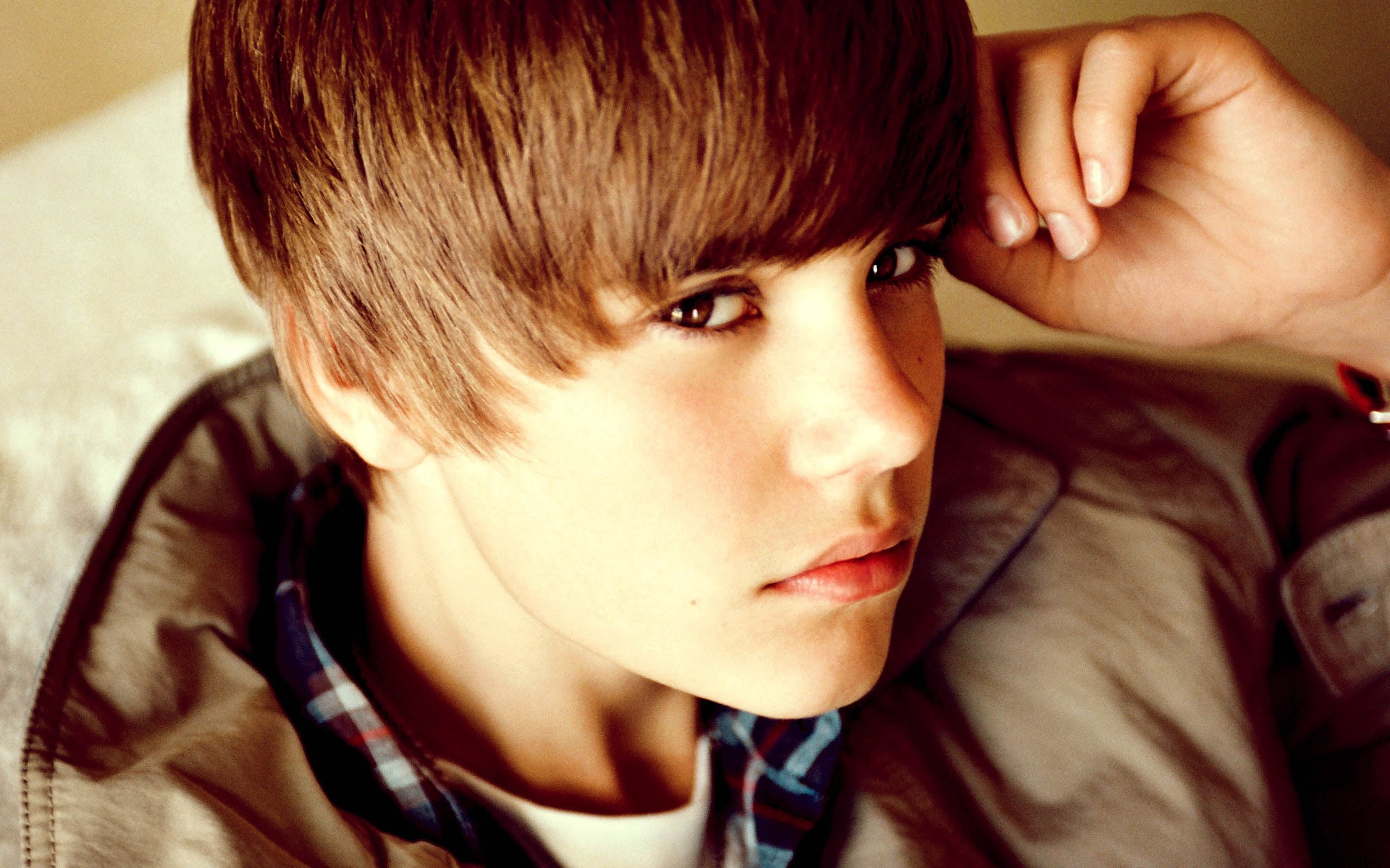 boys, indoors, tired, looking, bed, portrait, pensive, color Image, one Person, celebrity, males, adult, bieber, cute, lifestyle, 2K, depression - Sadness, HD Wallpaper