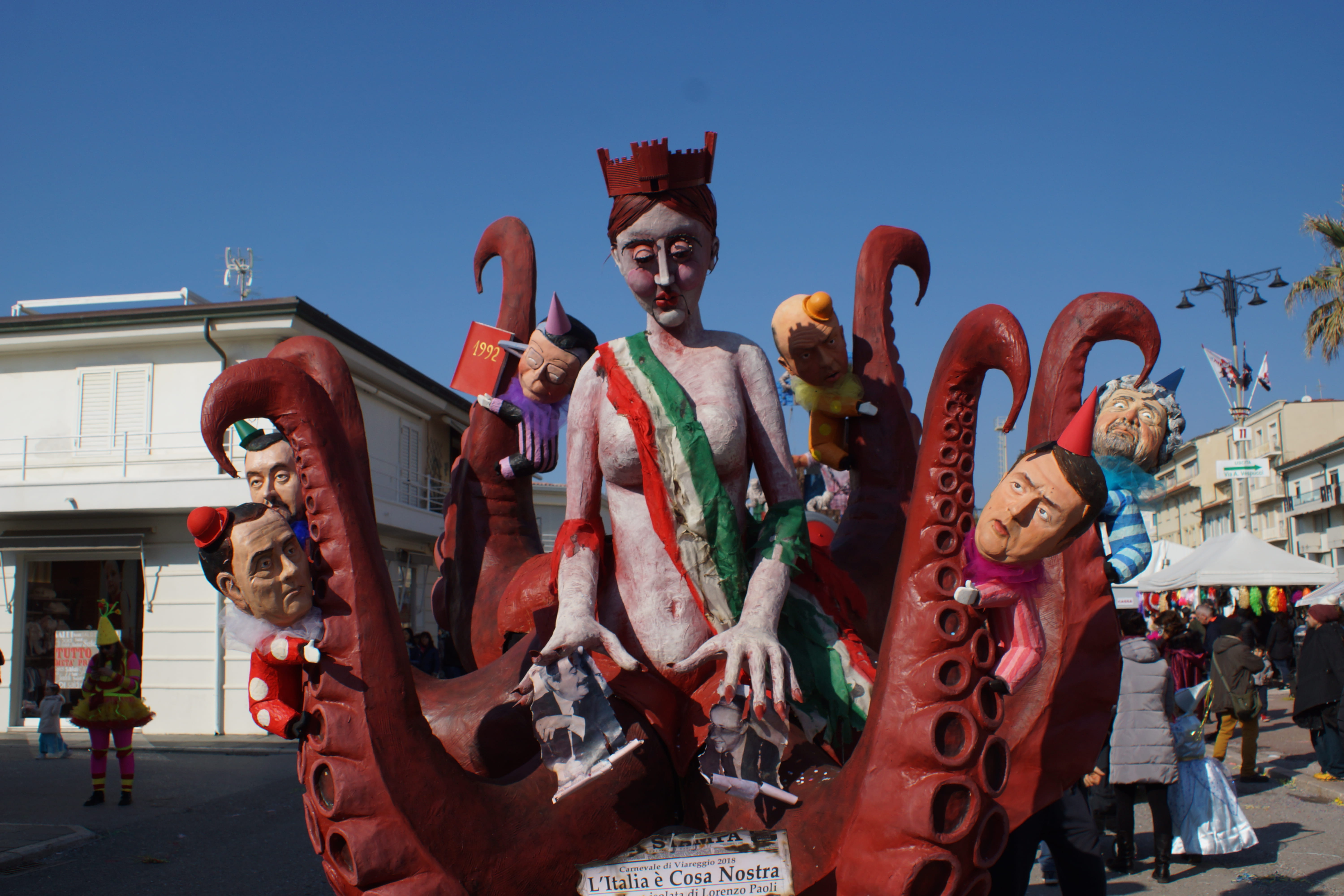 nature, sculpture, sunlight, cosa nostra, 5K, building exterior, clear sky, art and craft, viareggio carnival, representation, festival, day, human representation, HD Wallpaper