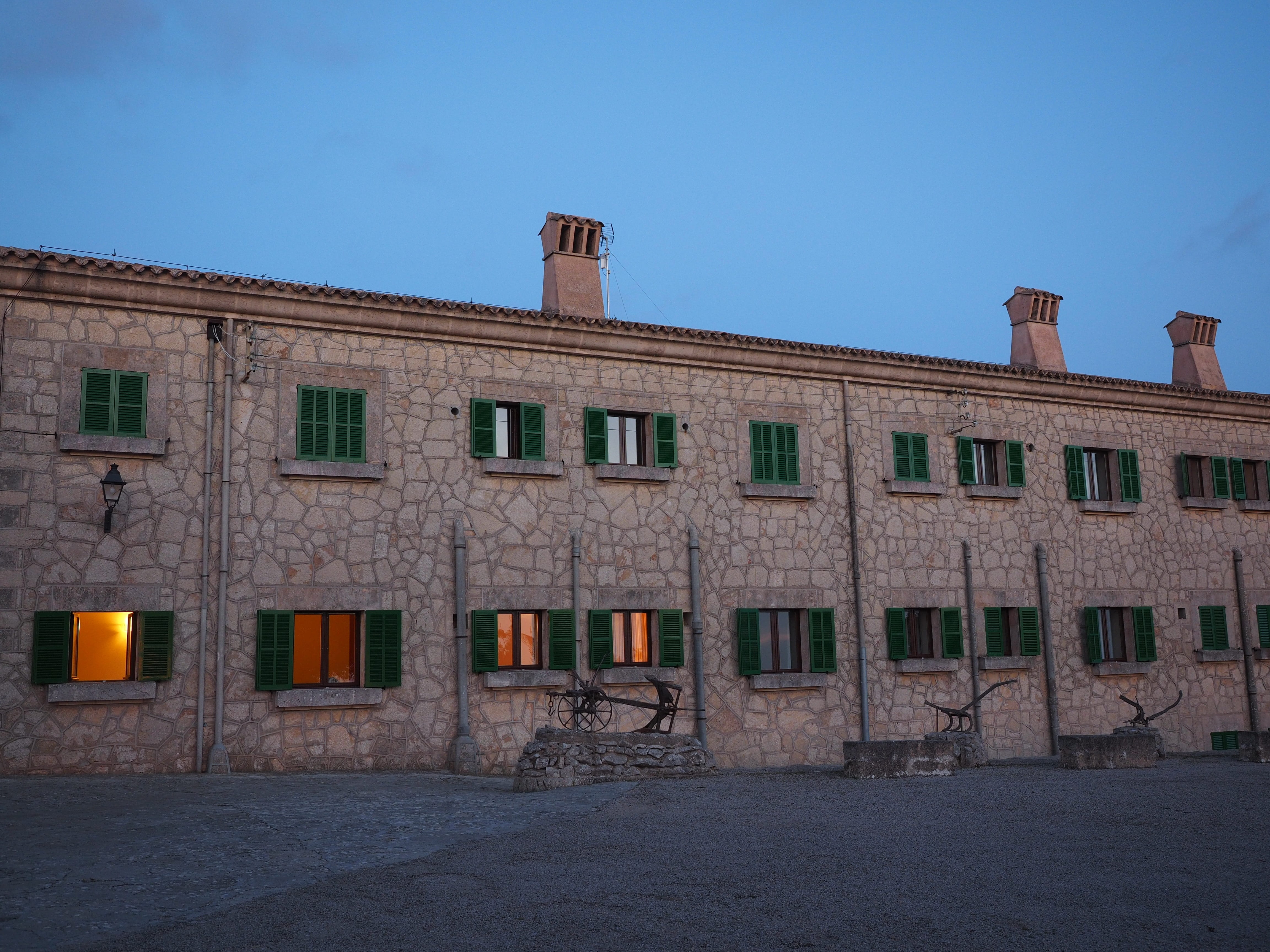 built Structure, row house, Window, 4K, city, architecture, in a row, the past, building Exterior, mallorca, old, Building, no people, side by side, sky, HD Wallpaper