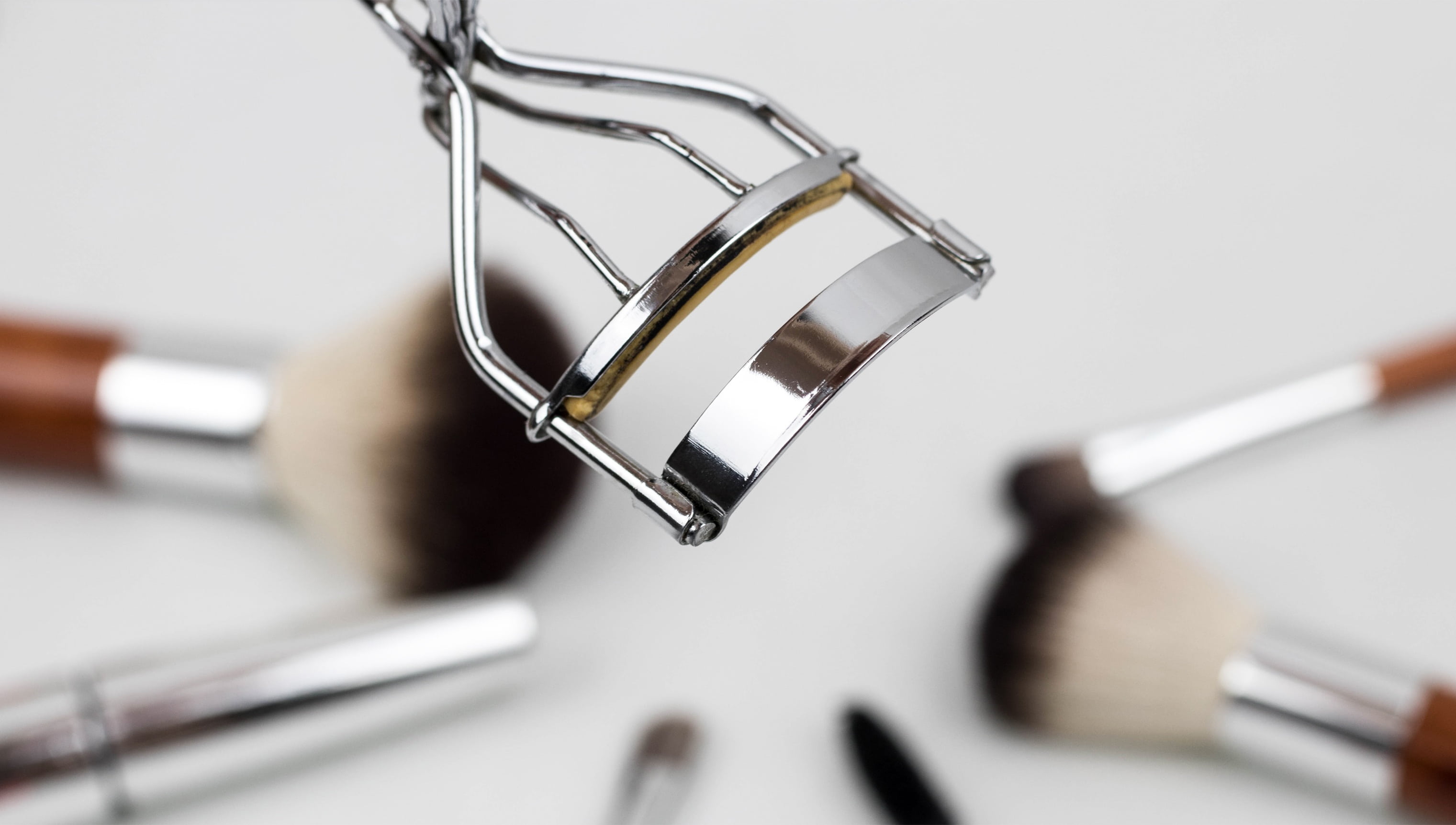 schmink utensils, indoors, still life, 2K, watch, studio shot, day, no people, small group of objects, silver colored, cosmetics, curler, make up, healthcare and medicine, HD Wallpaper
