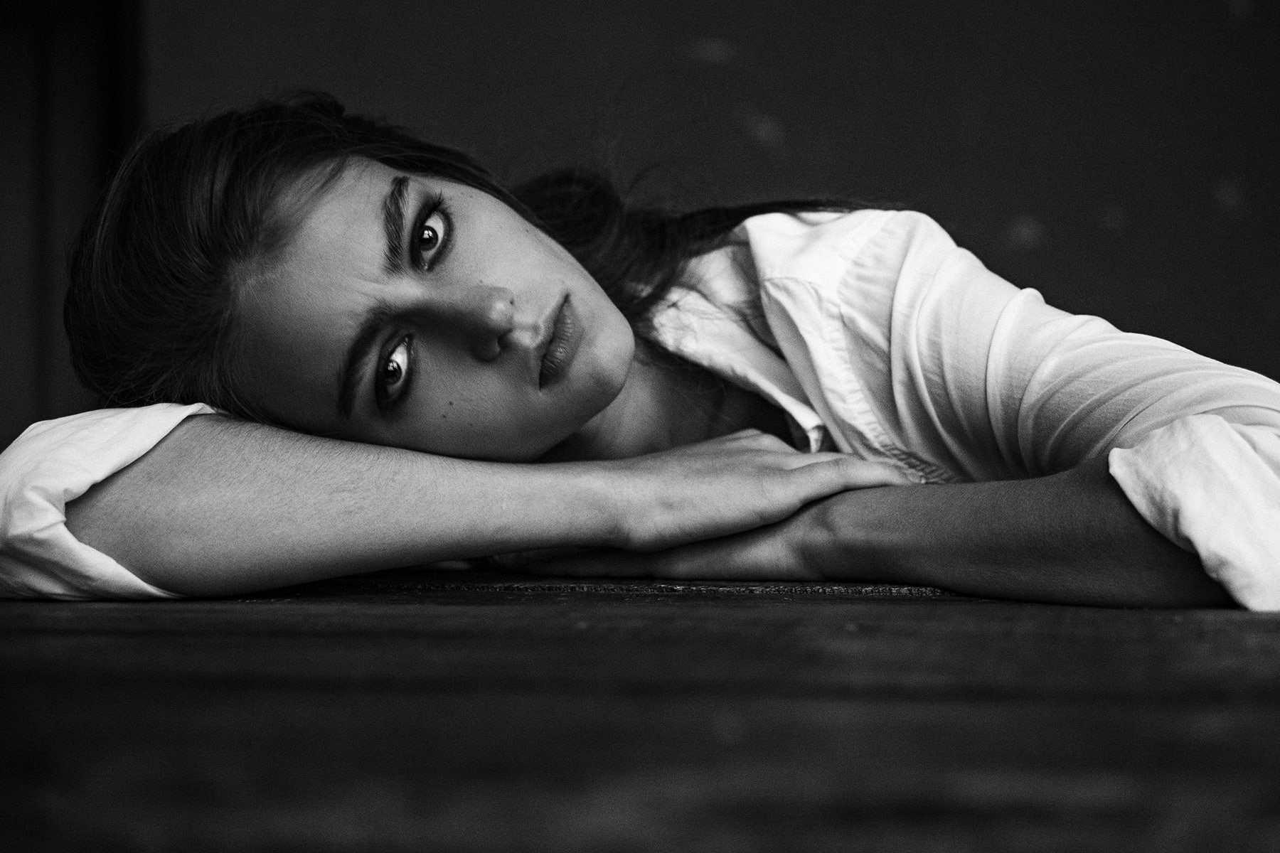 looking at camera, leisure activity, lying down, lifestyles, 720P, face, one person, indoors, portrait, young adult, Aleksey Trifonov, eyebrows, headshot, HD Wallpaper