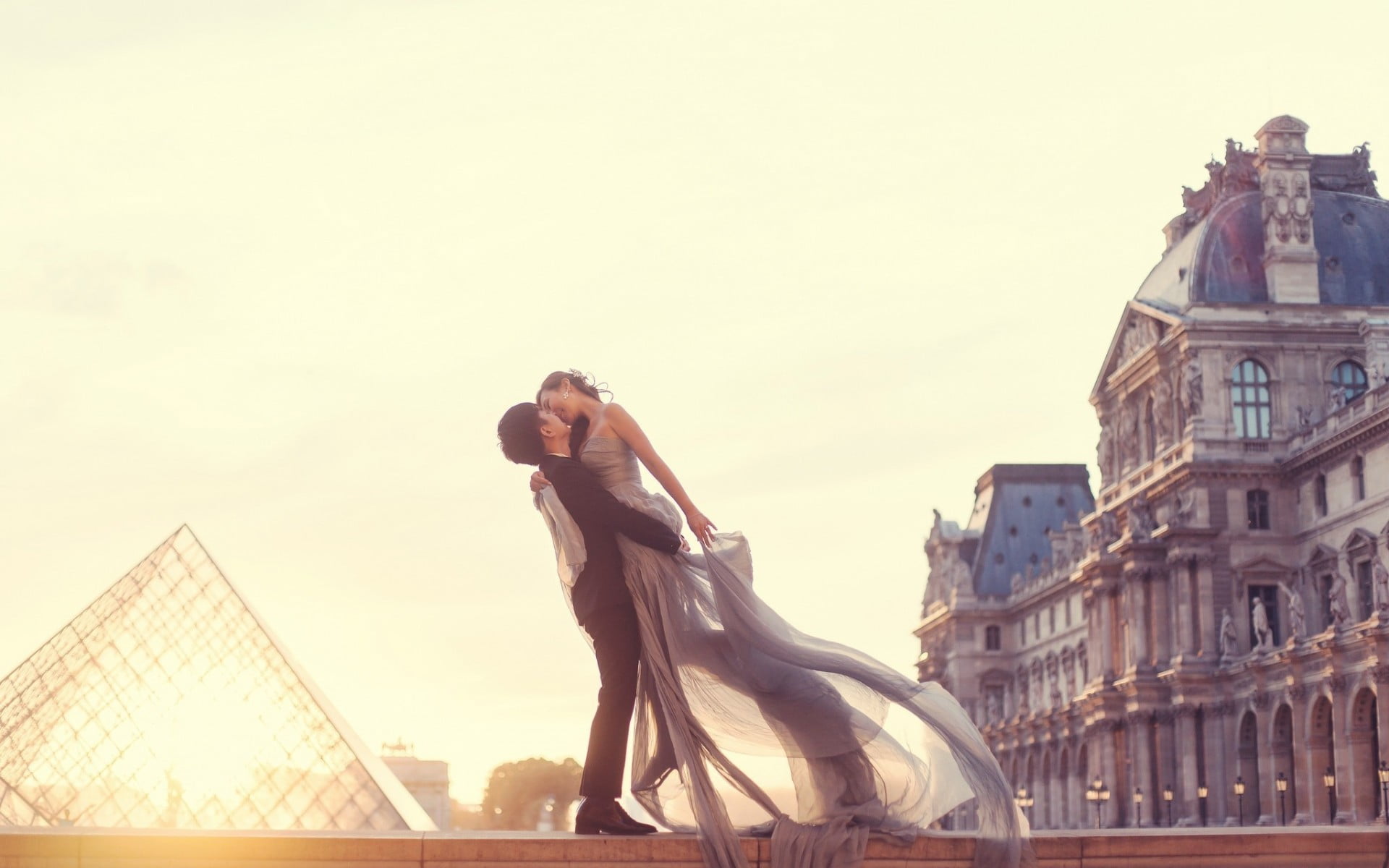 representation, groom, bride, women, city, tourism, building, outdoors, sculpture, the past, 1080P, travel destinations, romantic, Love, low angle view, HD Wallpaper