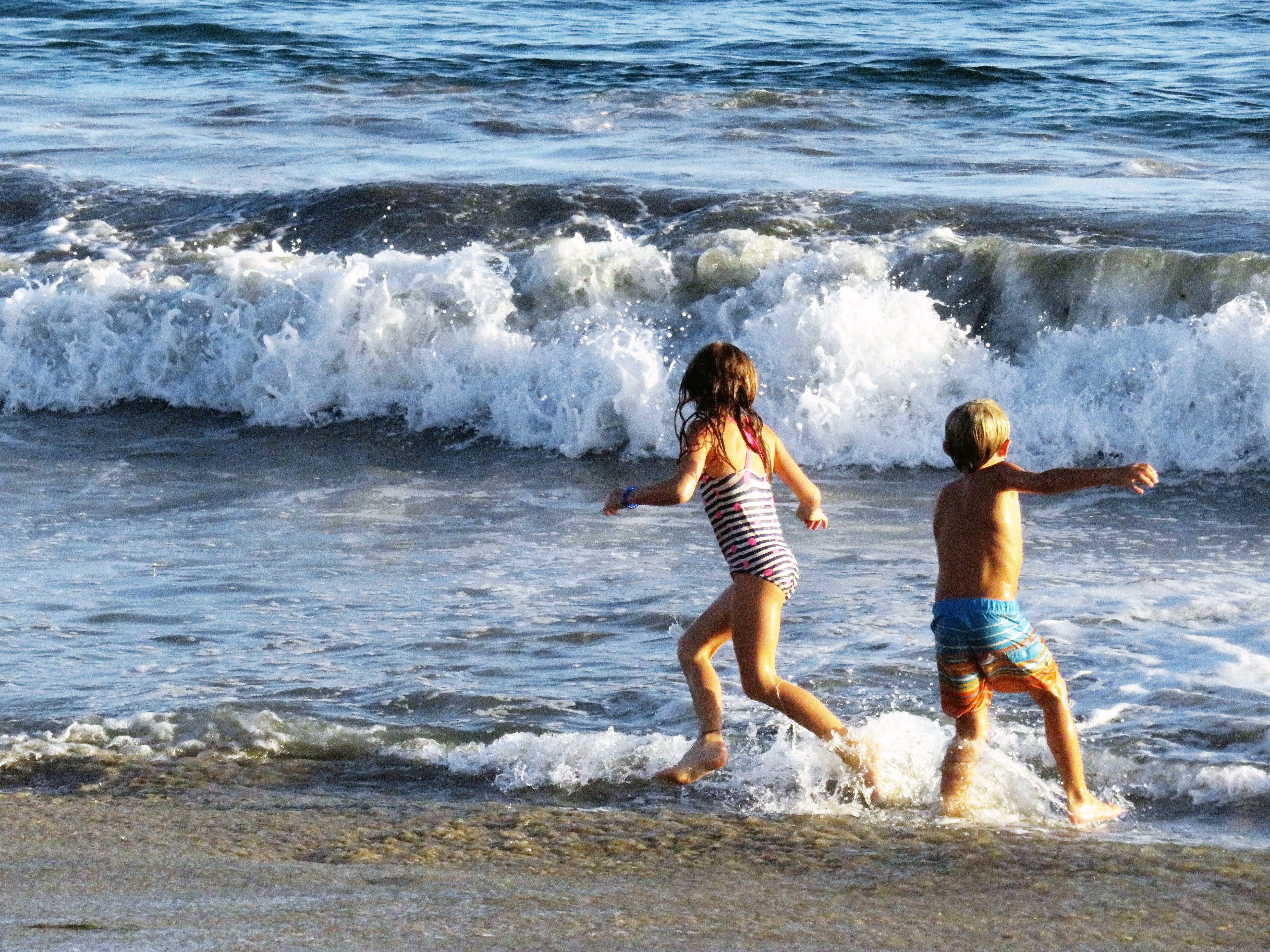 two people, 5K, young, children, outdoor, summer, sister, nature, boy, happy, family, sport, child, play, childhood, vacation, girl, aquatic sport, leisure activity, HD Wallpaper