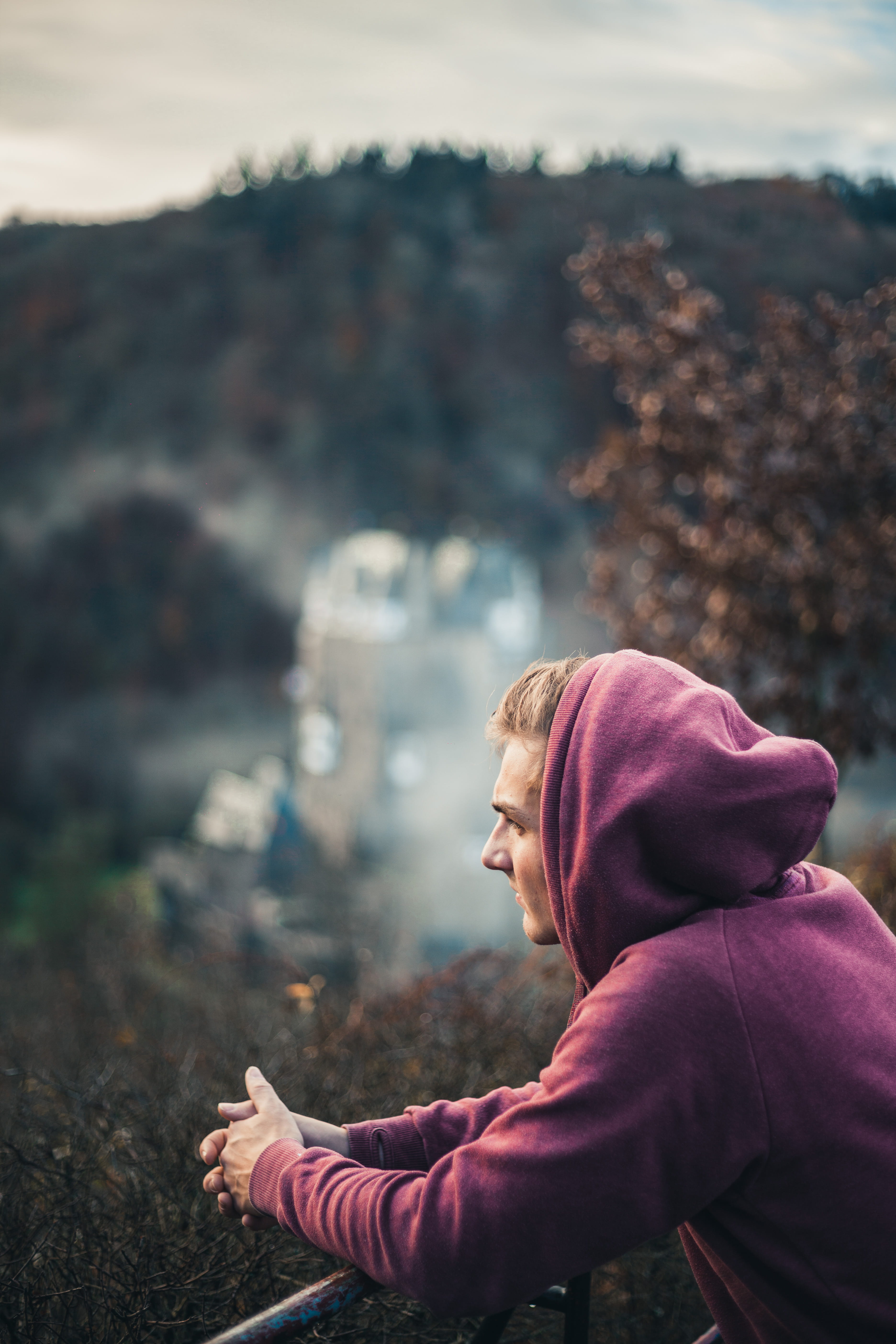 outdoors, castle, clothing, women, casual clothing, land, sitting, watching, hood - clothing, germany, warm clothing, lifestyles, one person, eltz castle, Phone HD Wallpaper