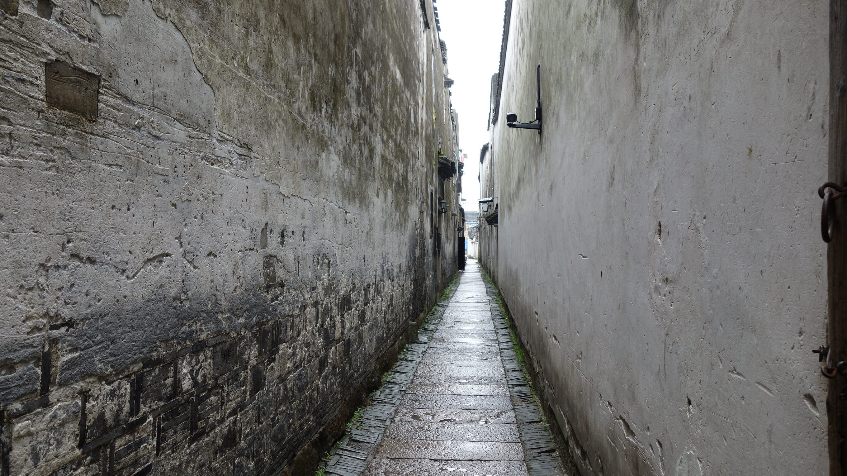 day, stone wall, alley, Hangzhou, lane, direction, architecture, long, building exterior, no people, city, building, Road, diminishing perspective, wall, HD Wallpaper