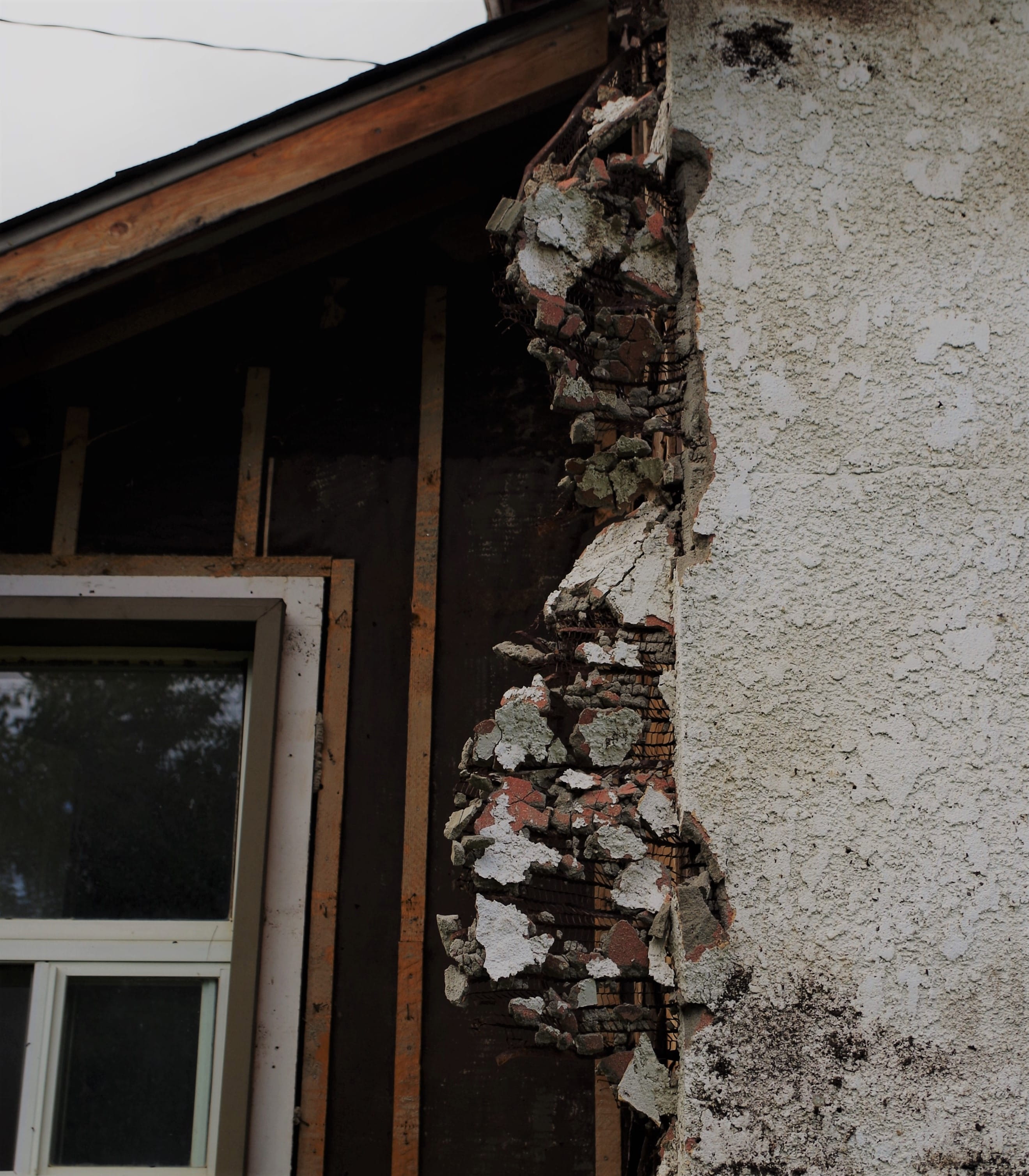 nature, renovate, weathered, deterioration, wood - material, farm house, ruined, house, built structure, outdoors, decline, architecture, brick, building, Phone HD Wallpaper