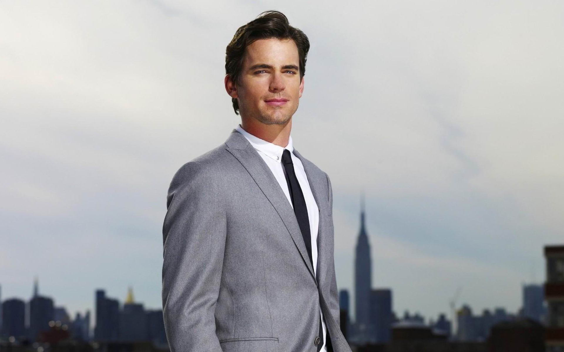men, 1080P, season, series, waist up, tv, outdoors, architecture, adult, office building exterior, focus on foreground, young adult, businessman, business person, HD Wallpaper