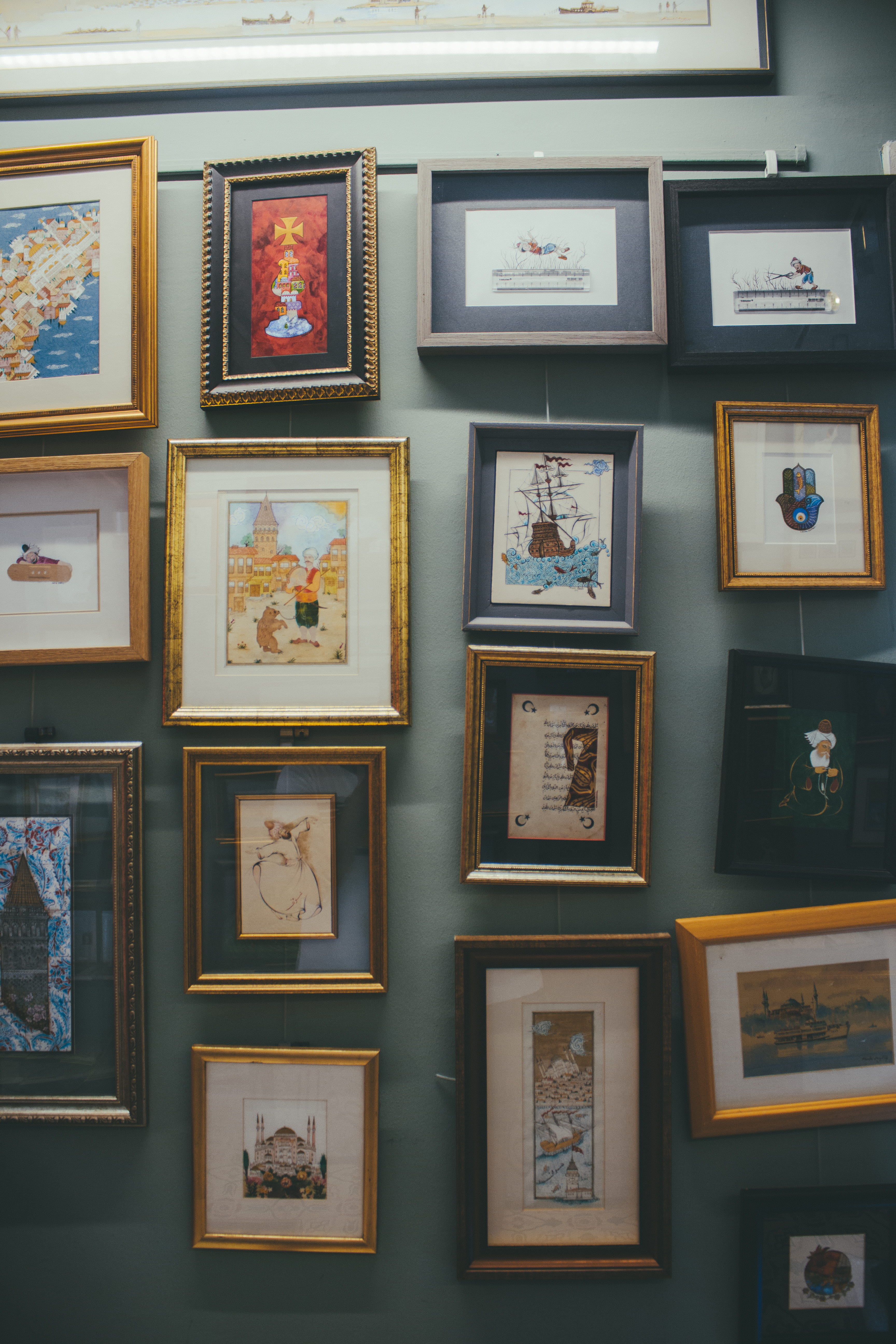 collection, pattern, photo, assorted, frame, photographs, building, art gallery, wall - building feature, in a row, art, picture frames, painting, variation, Phone HD Wallpaper
