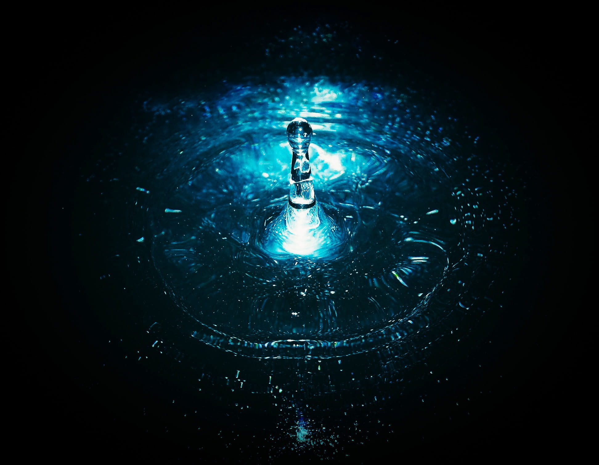 wave, rain, close, reflection, drip, shiny, splashing, concentric, wet, close-up, water fountain, macro, water feature, illuminated, glowing, domestic room, HD Wallpaper
