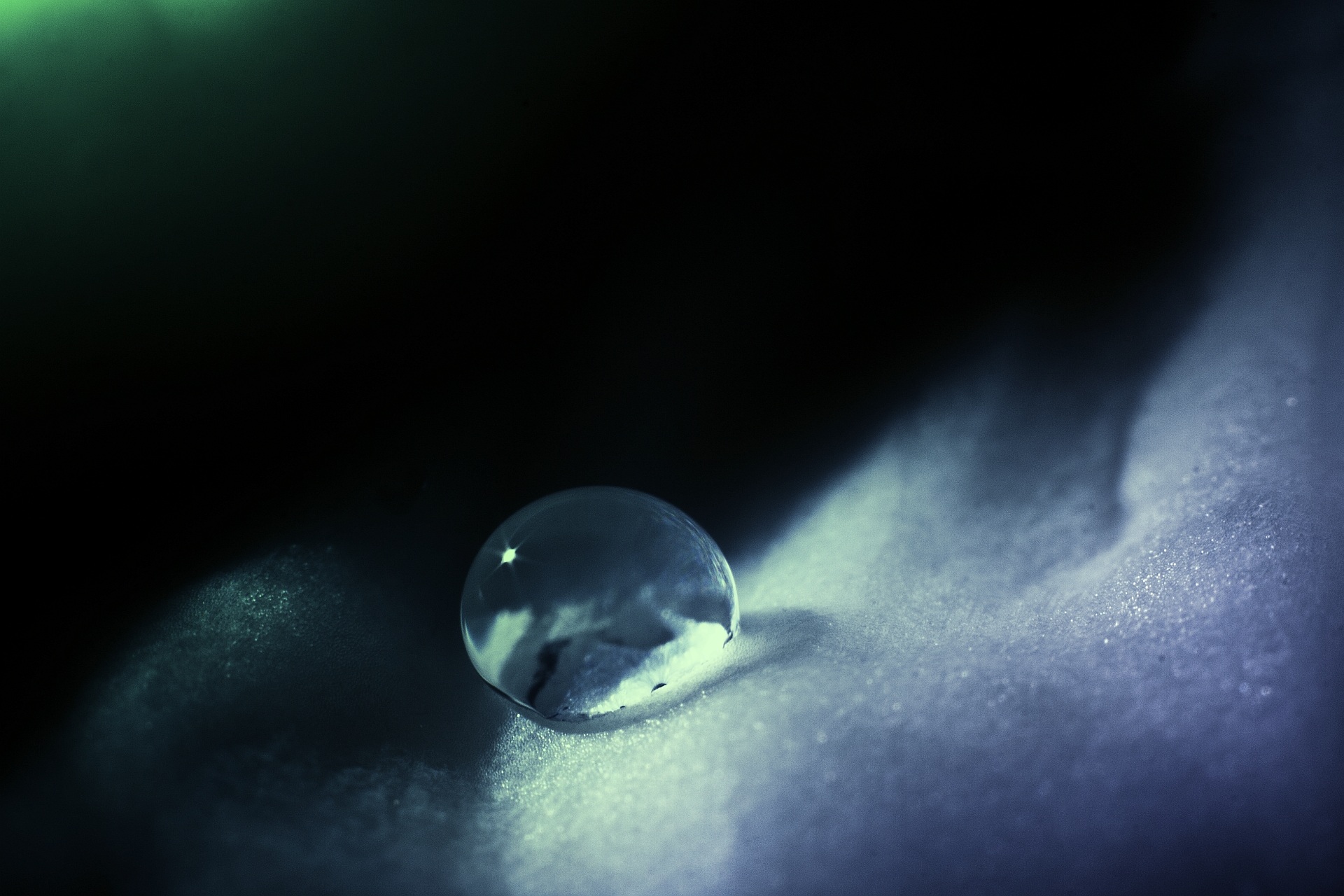 black background, liquid, drop of water, night, surface, macro, drip, 1080P, no people, dark, diamond - gemstone, nature, blur, light - natural phenomenon, HD Wallpaper