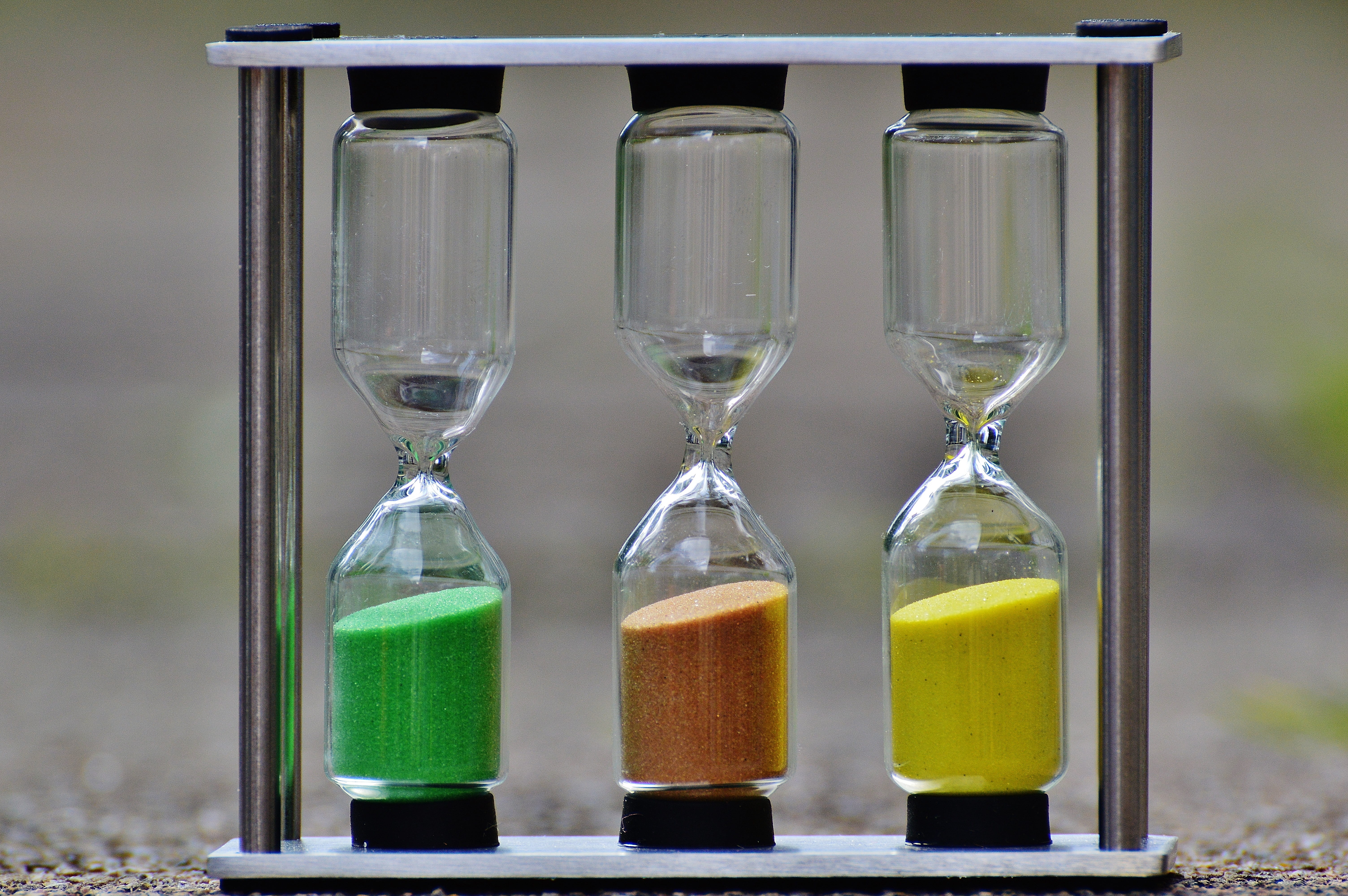 land, glass - material, transient, timepiece, minute, food and drink, table, temporal distance, time is running out, run out, in a row, hourglass, no people, HD Wallpaper