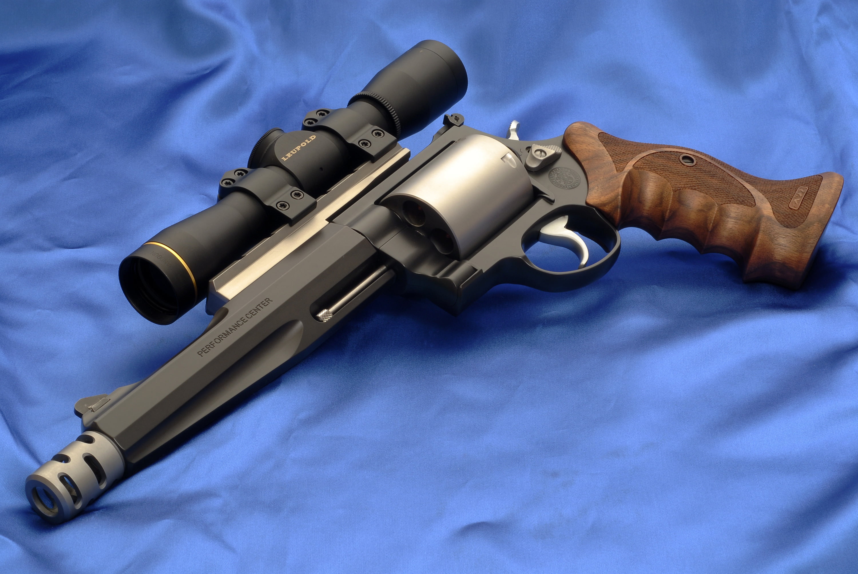 handgun, Model 500, Sight, pistol, no People, aiming, Canvas, army, bed, crime, bullet, single Object, gun, aggression, Leupold, communication, Smith and Wesson, HD Wallpaper