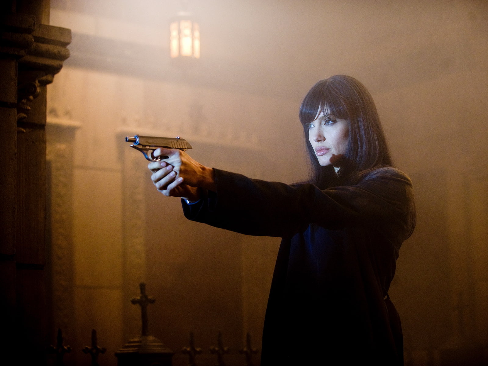 female, movies, females, jolie, 720P, weapons, guns, salt, brunette, actress, girl, angelina, pistol, women, gun, weapon, girls, movie, HD Wallpaper