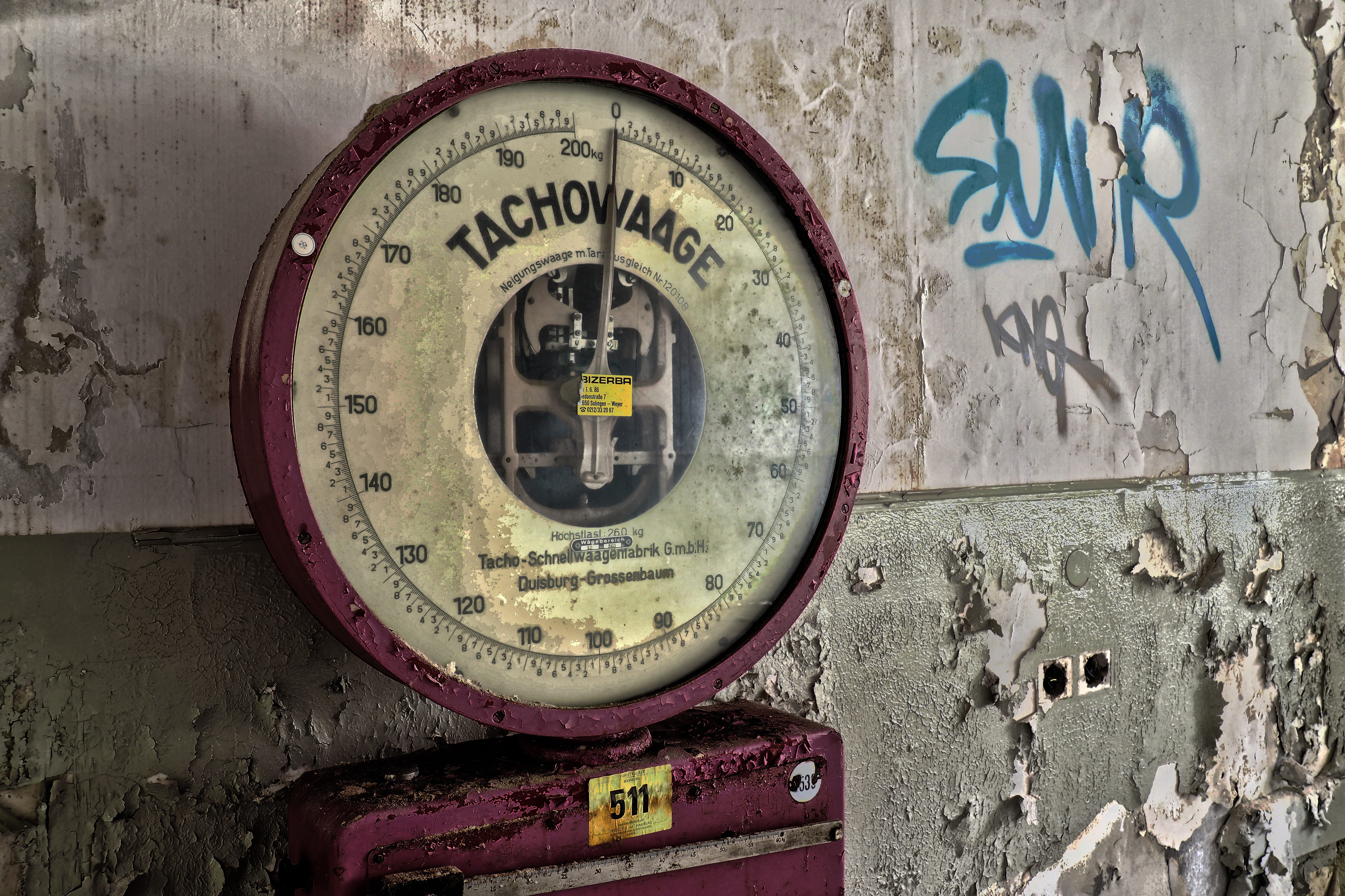 wall - building feature, weight control, gauge, purple, western script, metal, factory building, monitoring, no people, meter - instrument of measurement, HD Wallpaper