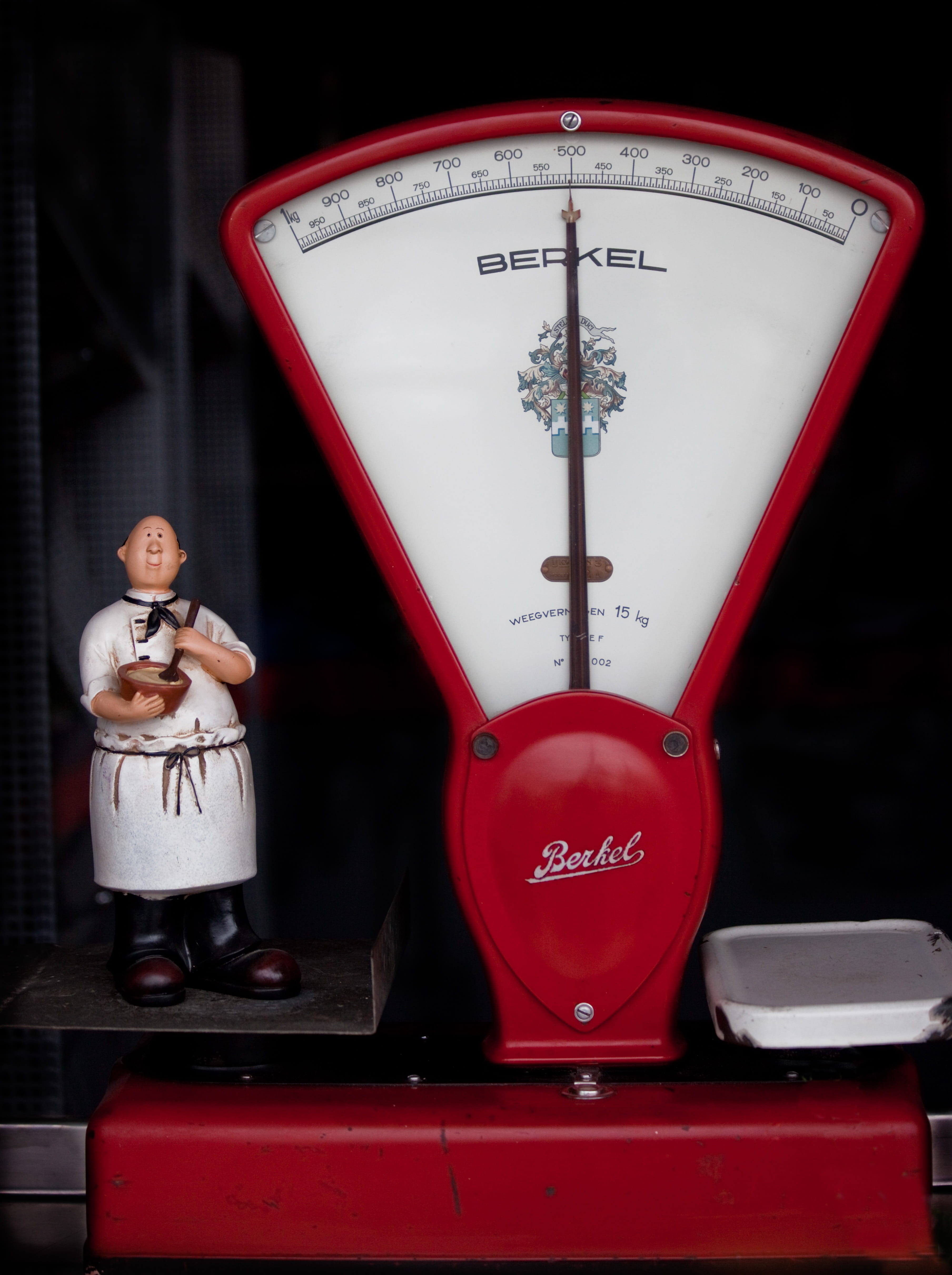 figure, 4K, kitchen scale, antique, baker, still life, kg, indoors, kitchen utensil, transportation, focus on foreground, close-up, bake, number, vending machine, Phone HD Wallpaper