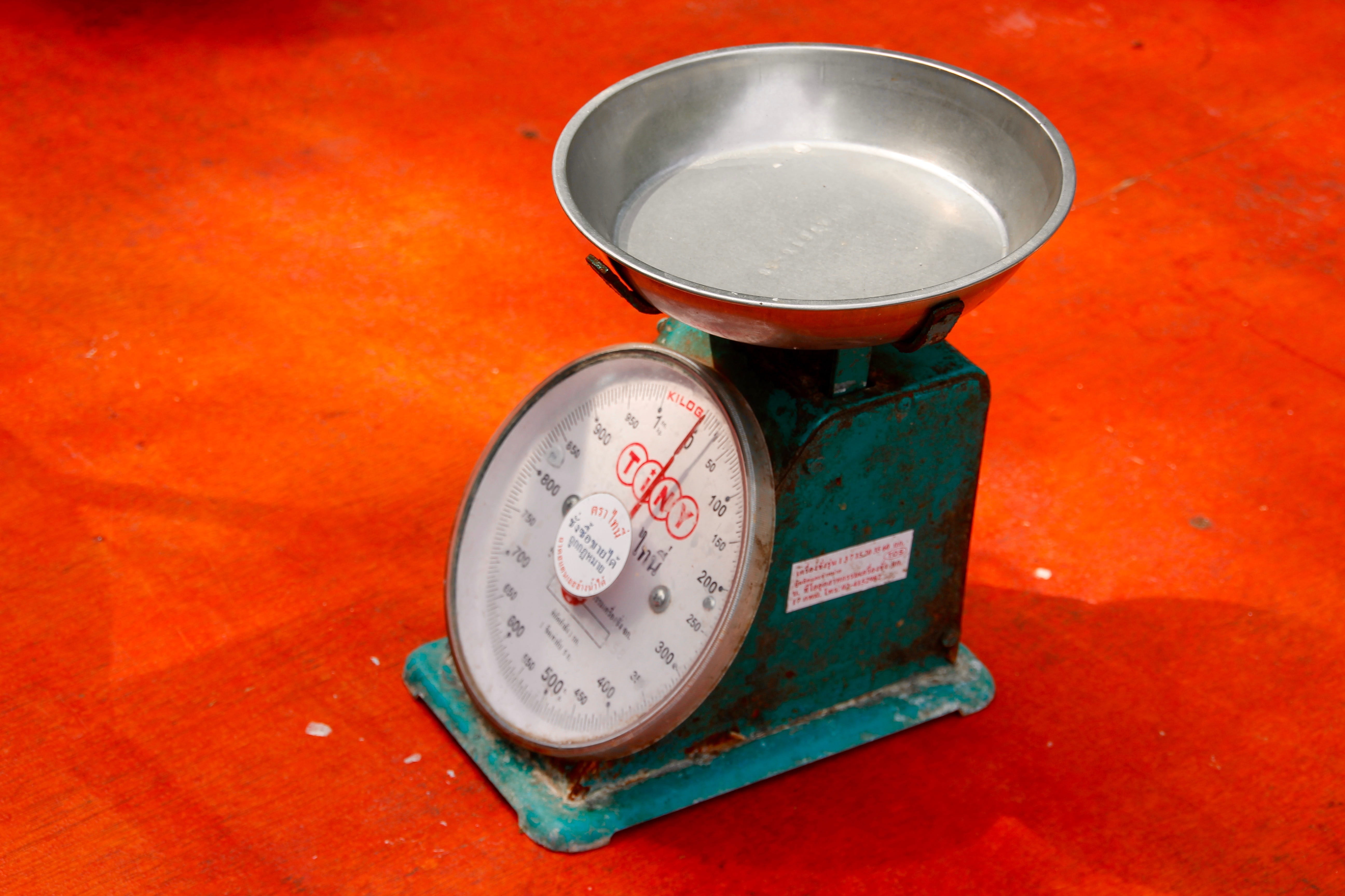 old scale, scale, red, pan, market stall, economy, weight, old, kitchen scale, 5K, time, weigh out, weighing, weight control, instrument of time, weight scale, HD Wallpaper
