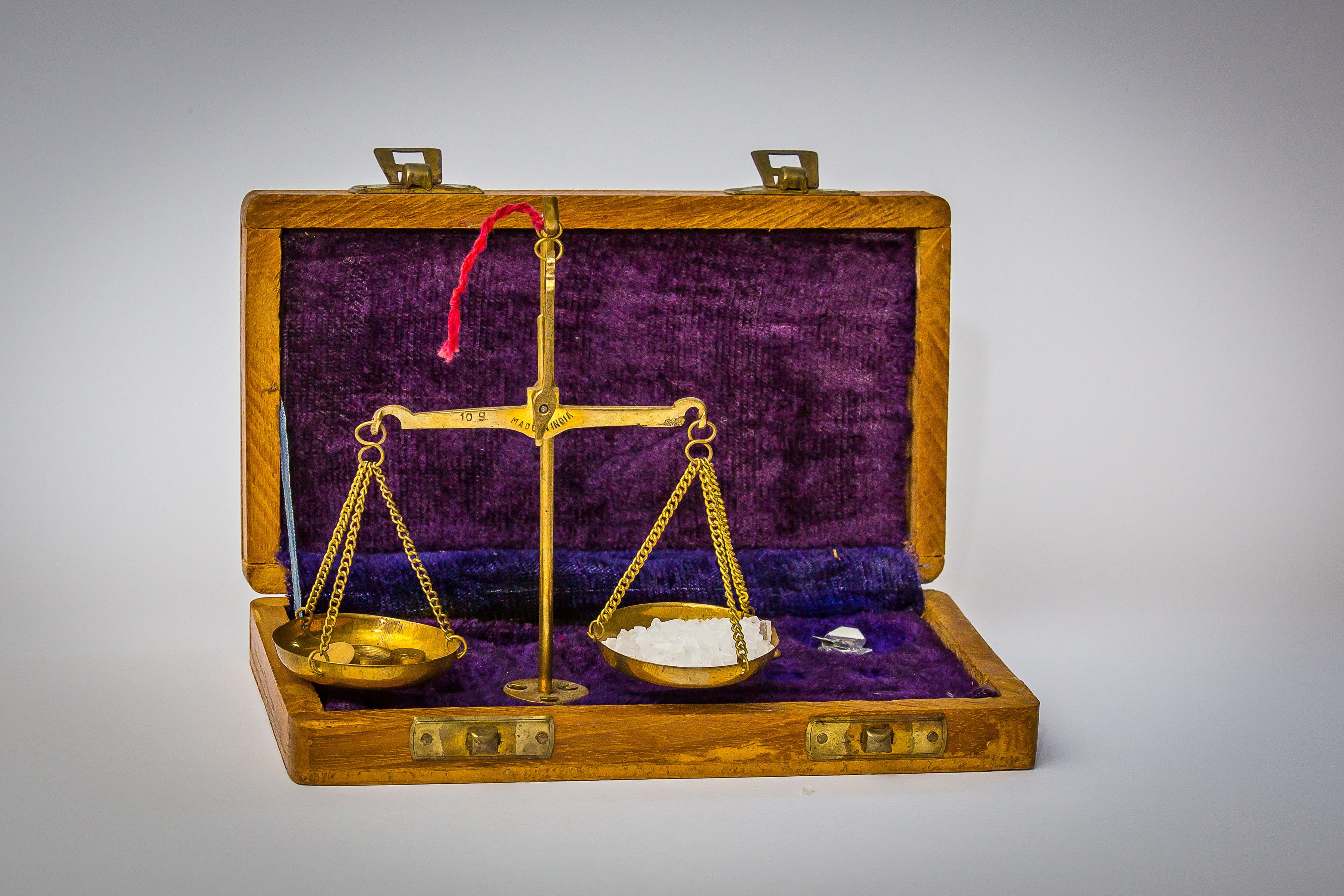 travel, indoors, pan, purple, single object, gray background, luggage, suitcase, finance, container, Horizontal, art and craft, still life, measure, antique, HD Wallpaper