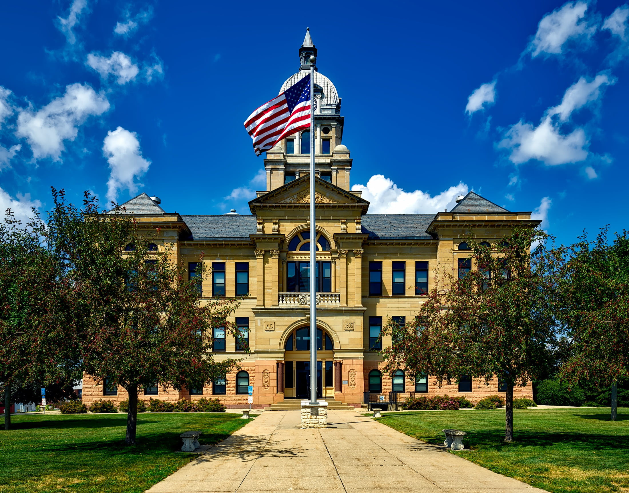 town, facade, village, structure, nature, history, justice, sky, building, travel destinations, patriotism, iowa, city, government, no people, law, flag, HD Wallpaper