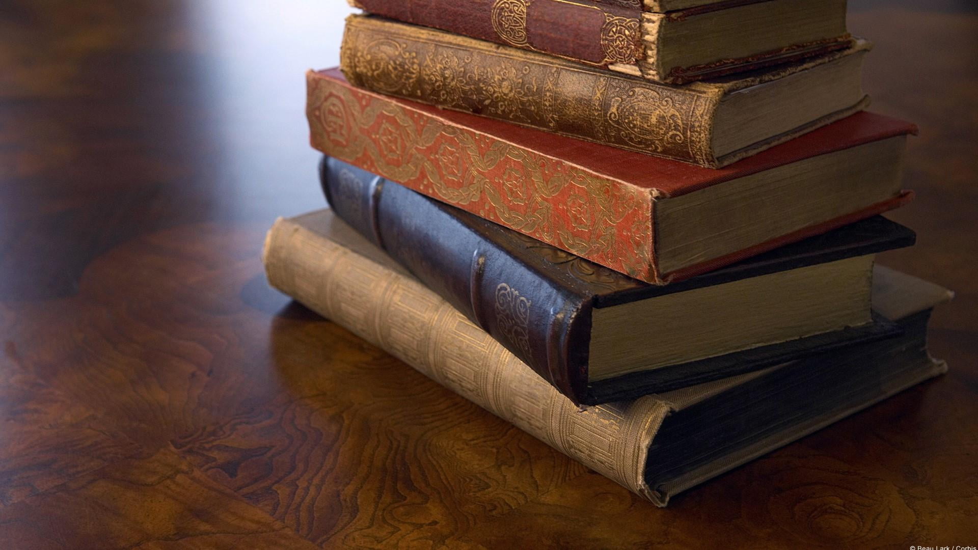 luxury, focus on foreground, legends, finance, 1080P, legal trial, books, wood - material, gold, table, stack, still life, wealth, wood grain, hardcover book, HD Wallpaper