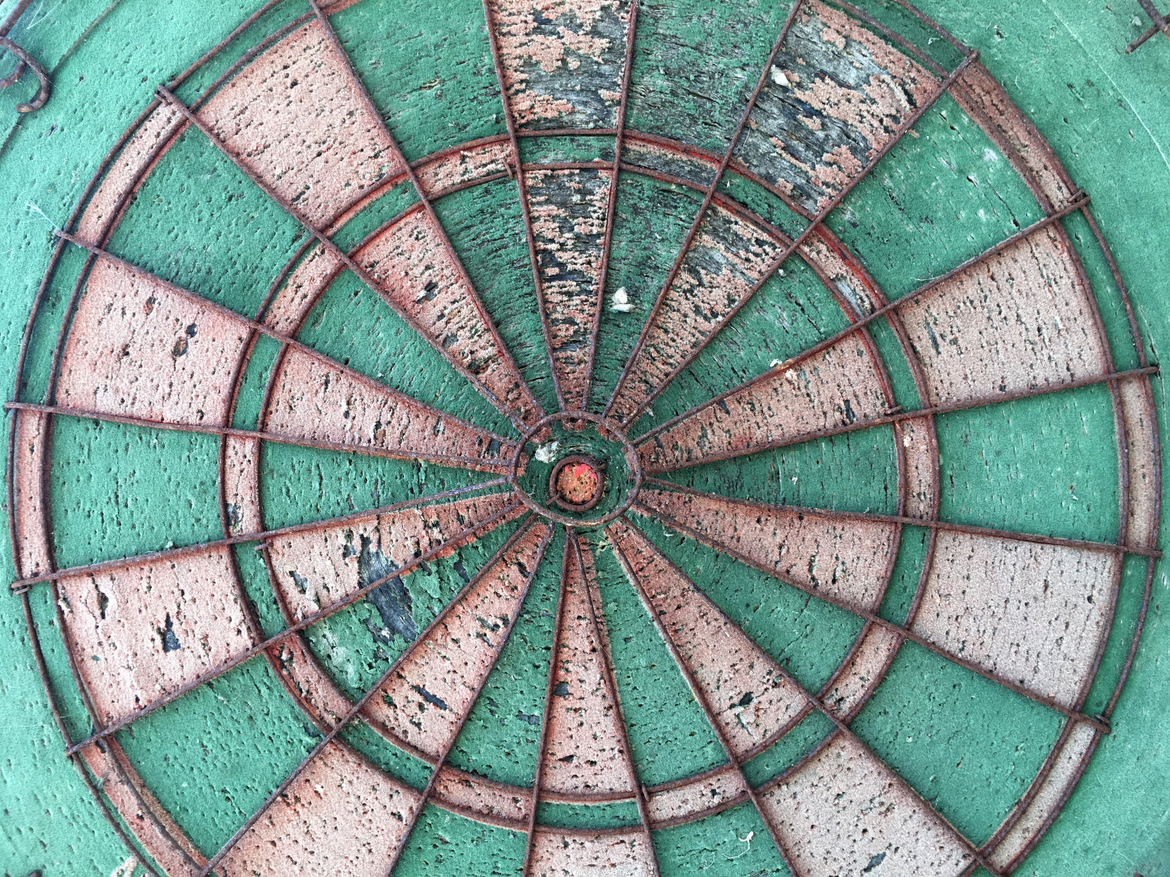 Darts, Goal, architecture, targeting, weathered, accurate, aim, dartboard, pattern, game, performance, no people, achievement, close-up, wheel, art and craft, HD Wallpaper