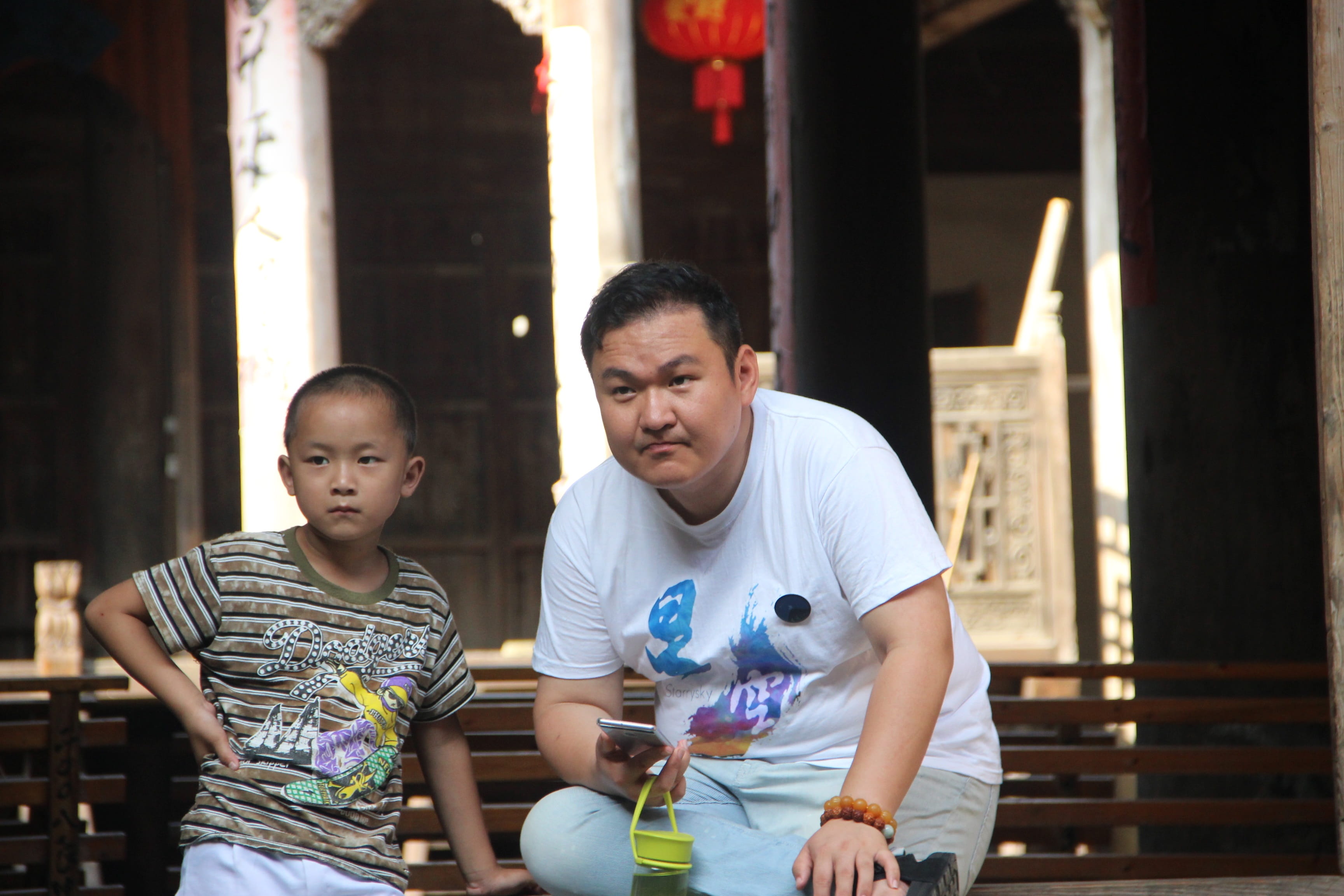 asian Ethnicity, Culture, family, casual clothing, males, childhood, indoors, mature adult, street, father, xia tian, togetherness, adult, 2K, lifestyles, HD Wallpaper
