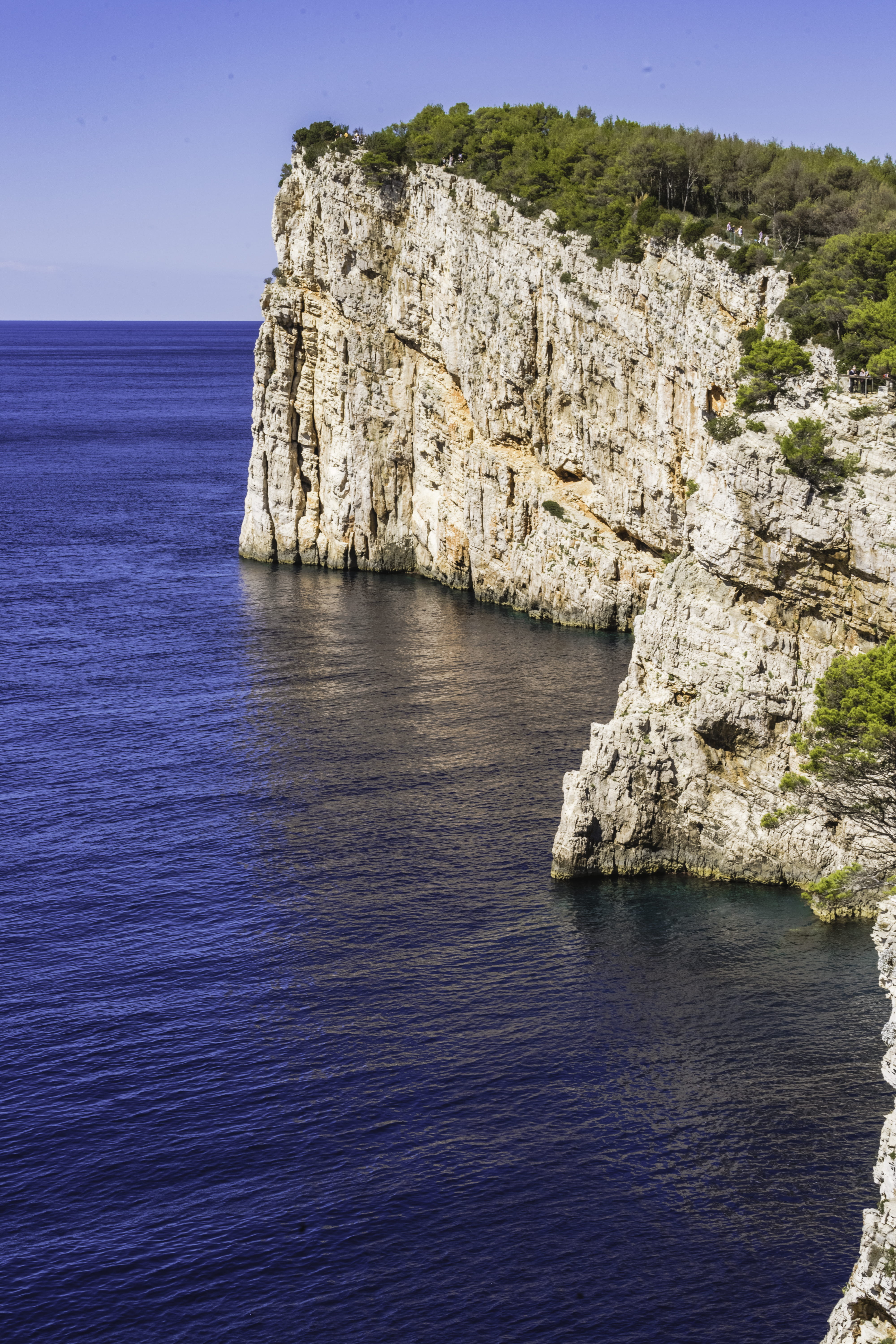 cliff, solid, waves, horizon over water, boat, waterfront, coastline, scenics - nature, no people, water, tranquility, rock formation, travel, shore, orašac, Phone HD Wallpaper