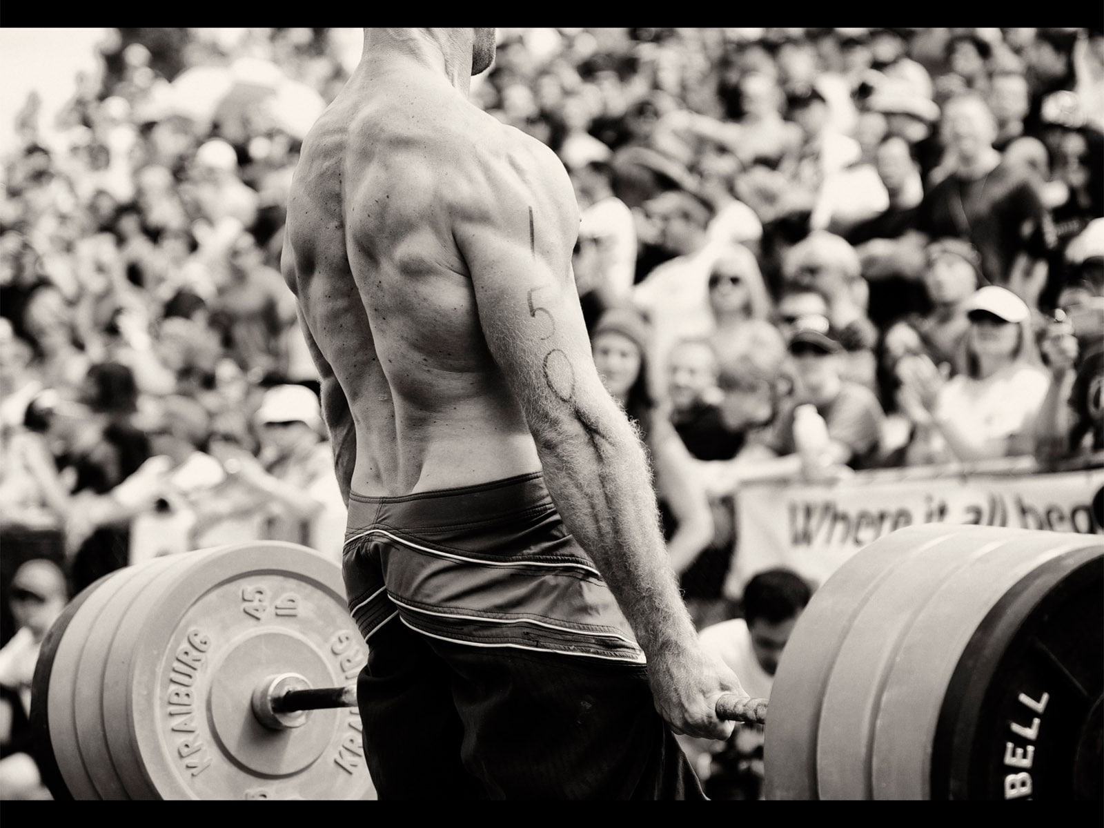 Sportsman, real people, exercise equipment, vitality, muscular build, lifestyles, Bar, dumbbell, auto post production filter, one person, weight training, HD Wallpaper