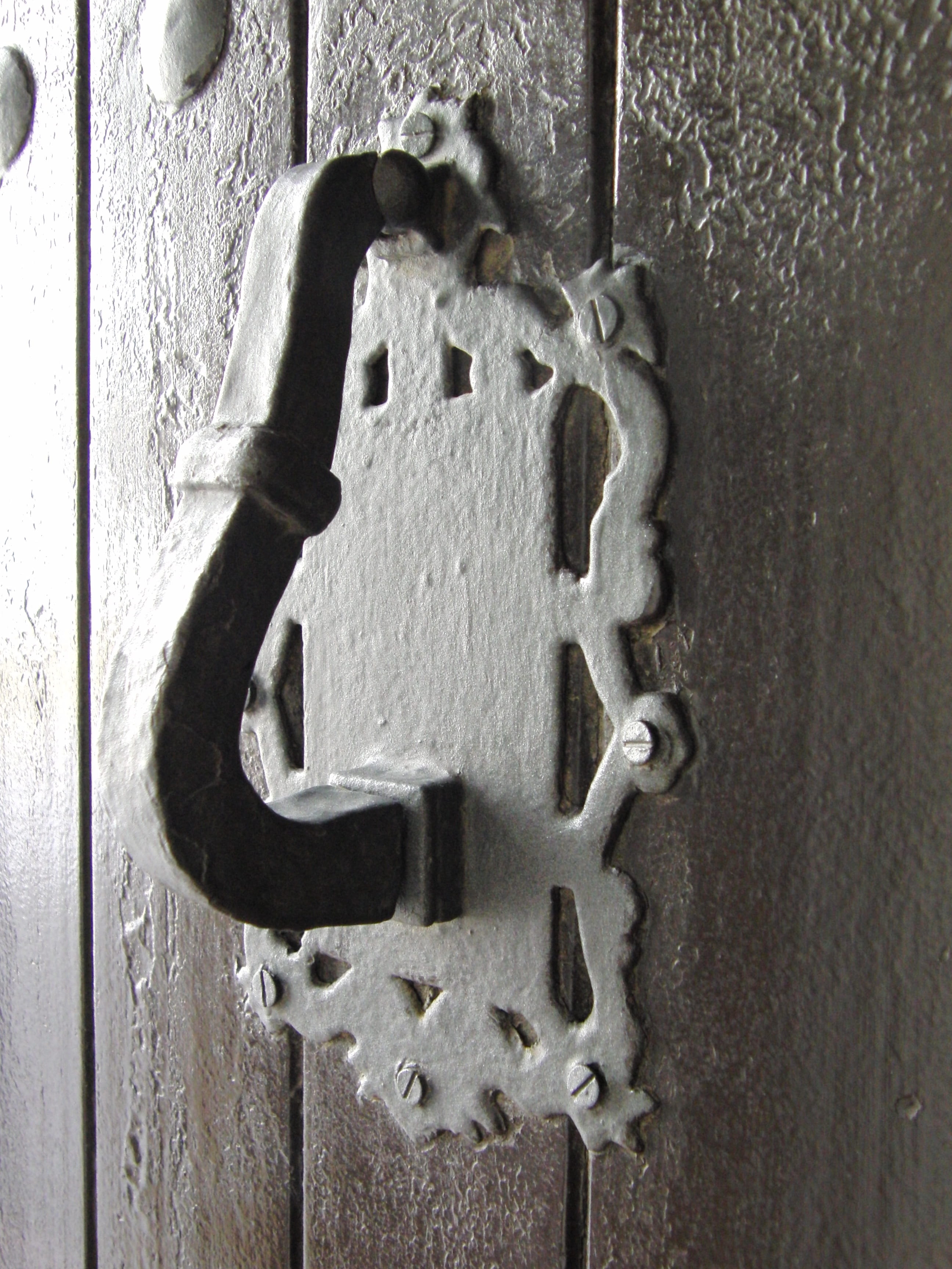 Old, forging, Door, architecture, art and craft, hardware, no people, rustic, bars, pattern, bolt, Chopper, door knocker, protection, 2K, Wood, doorknob, Phone HD Wallpaper