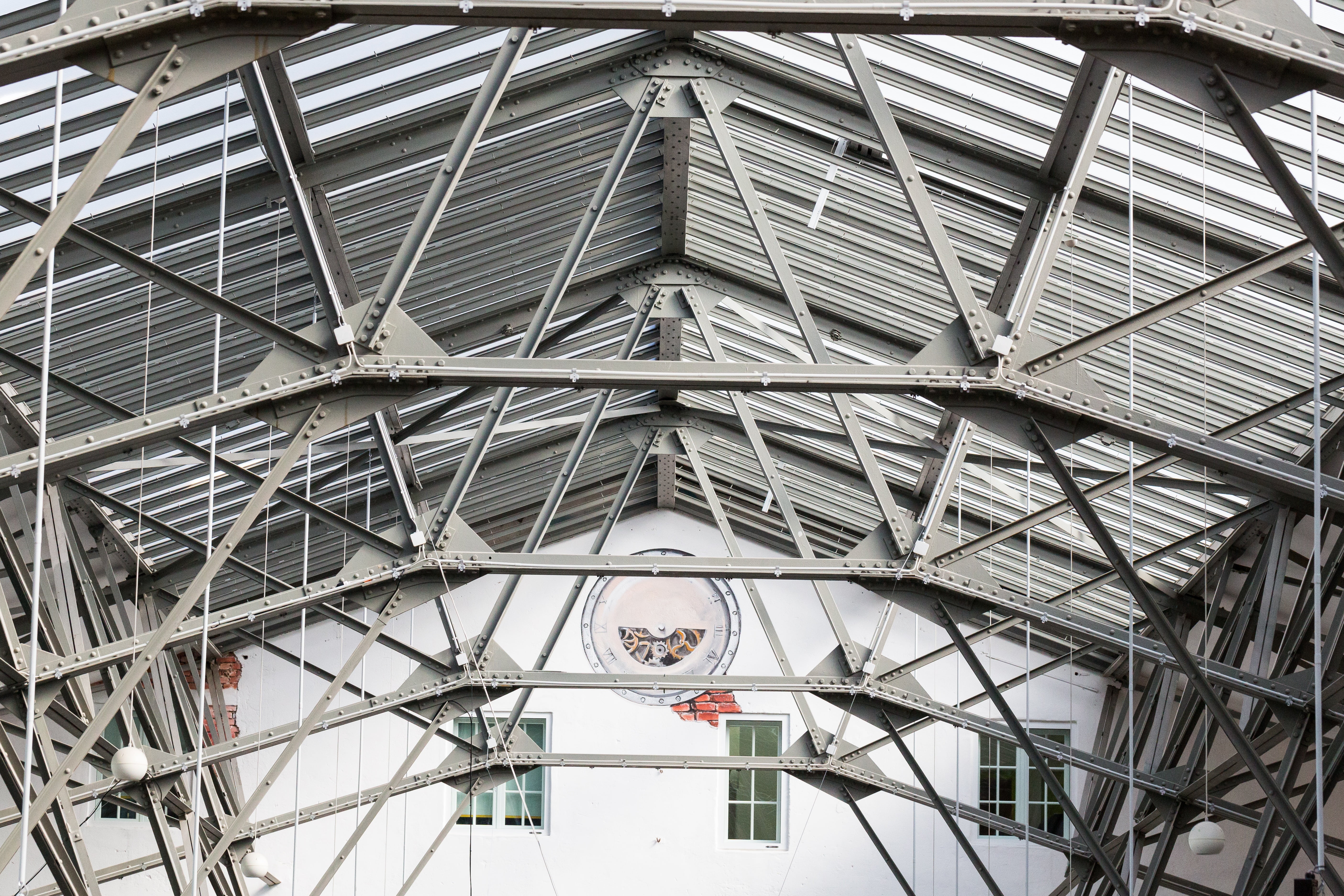 full frame, construction Industry, metal, car, arch, hall, roof beam, kg, roof, steel beams, heavy duty crane, architecture, indoors, geometric shape, ceiling, HD Wallpaper