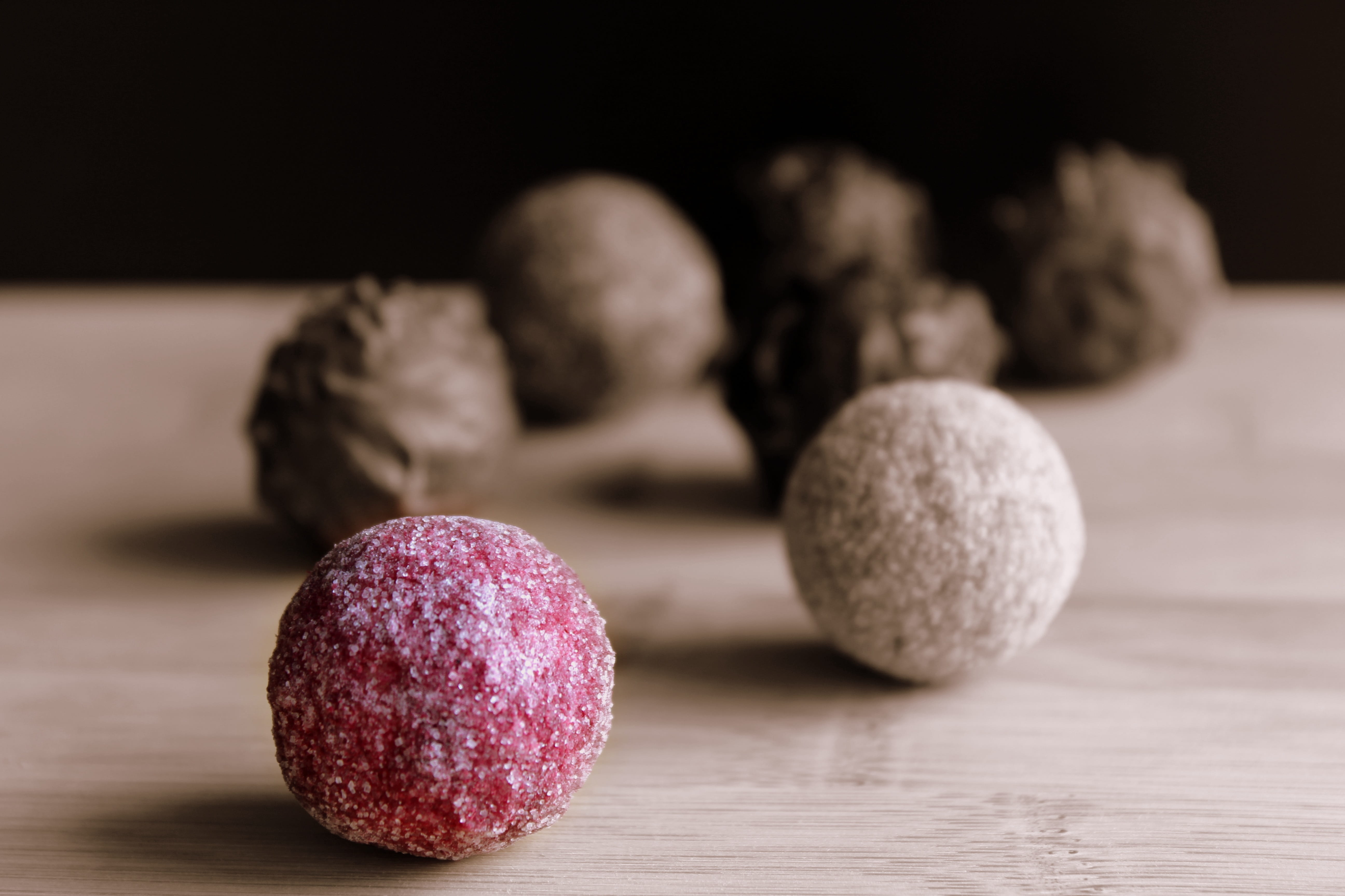 wood - material, craft, selective focus, ball, close-up, freshness, table, fruit, healthy eating, wellbeing, studio shot, two objects, organic, close, eat, HD Wallpaper
