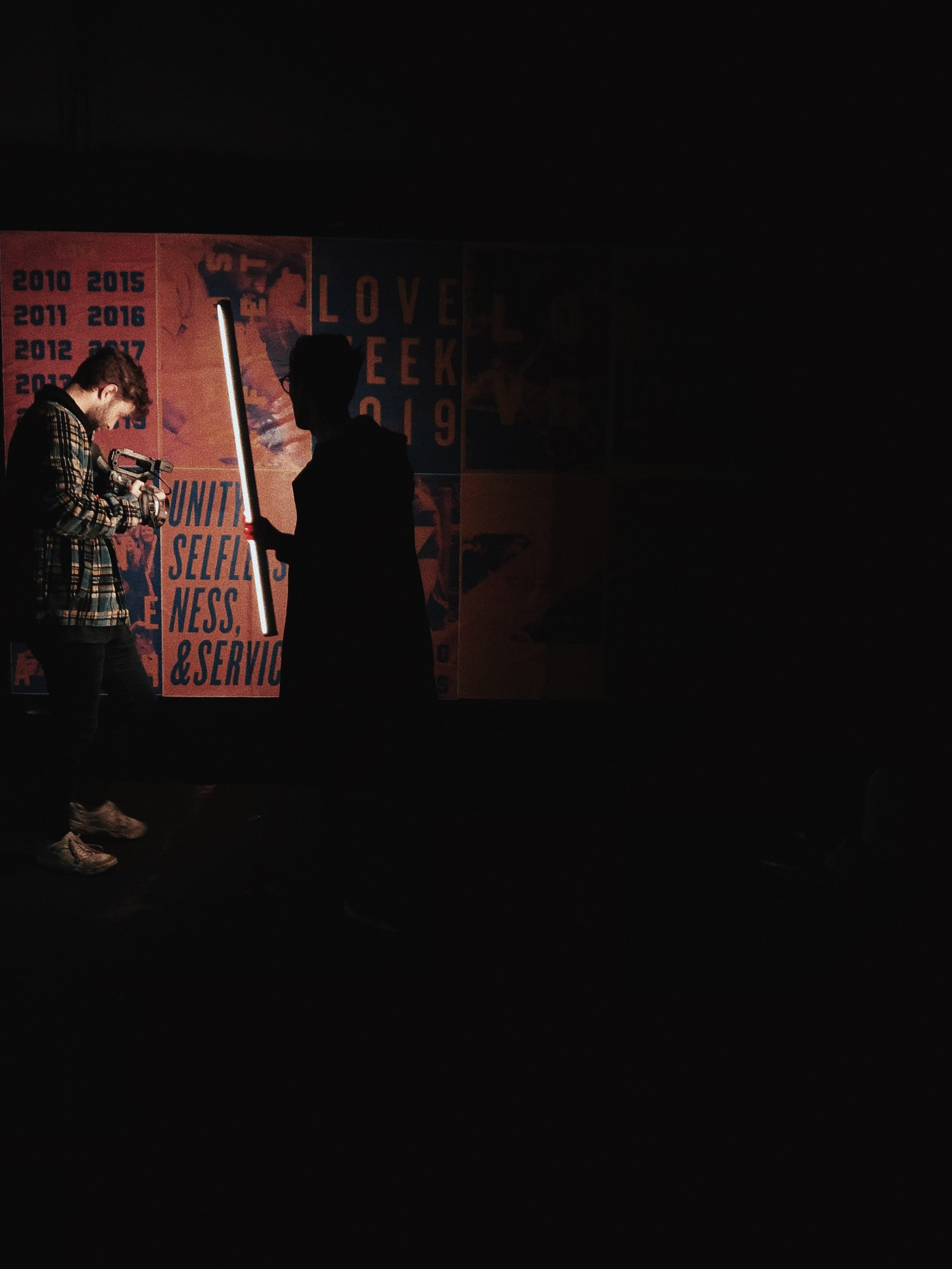 dark, crew, night, architecture, indoors, clothing, group of people, performance, human, communication, 4K, holding, copy space, apparel, camera, matthews, Phone HD Wallpaper
