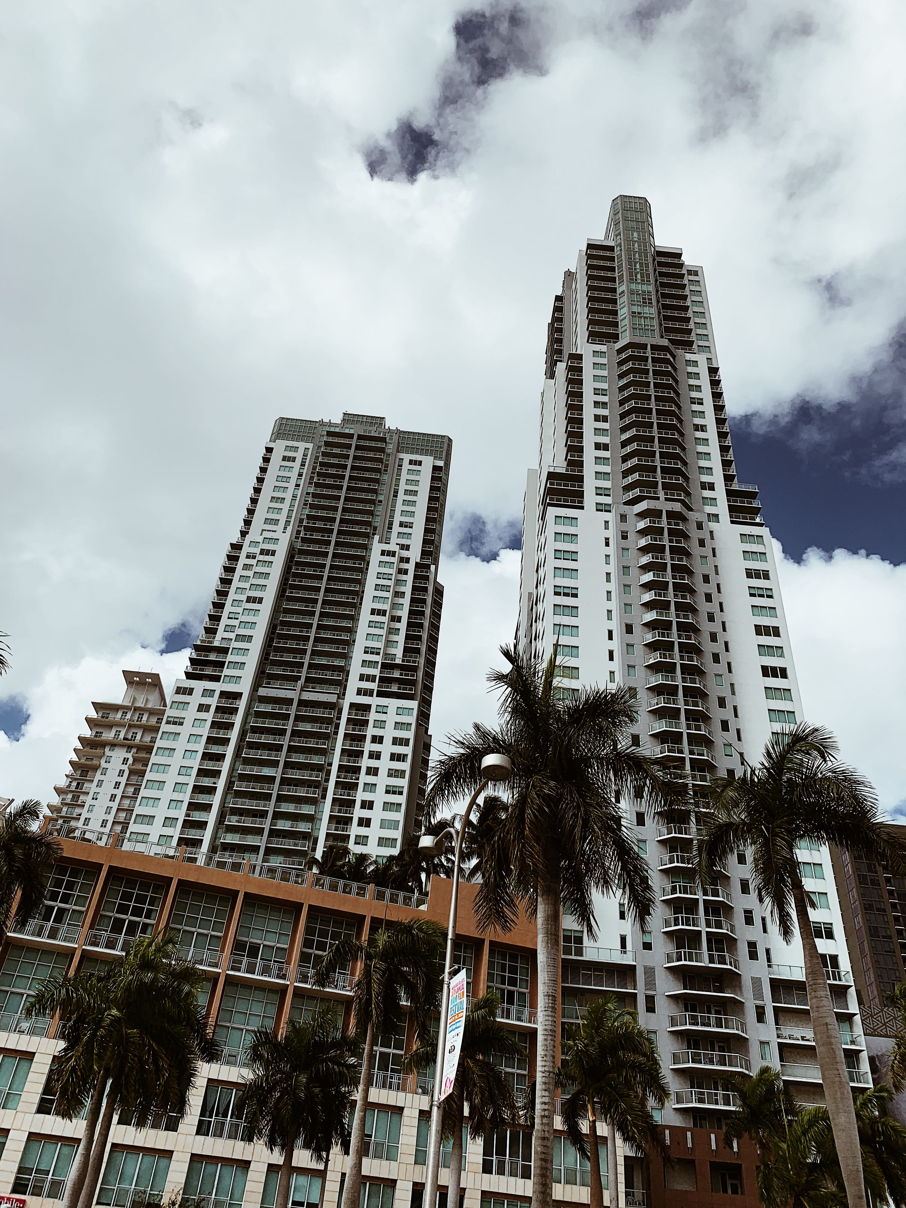 sky, neighborhood, united states, apartment building, low angle view, tropical climate, apartment, 301 biscayne blvd, modern, office building, urban, downtown, Phone HD Wallpaper