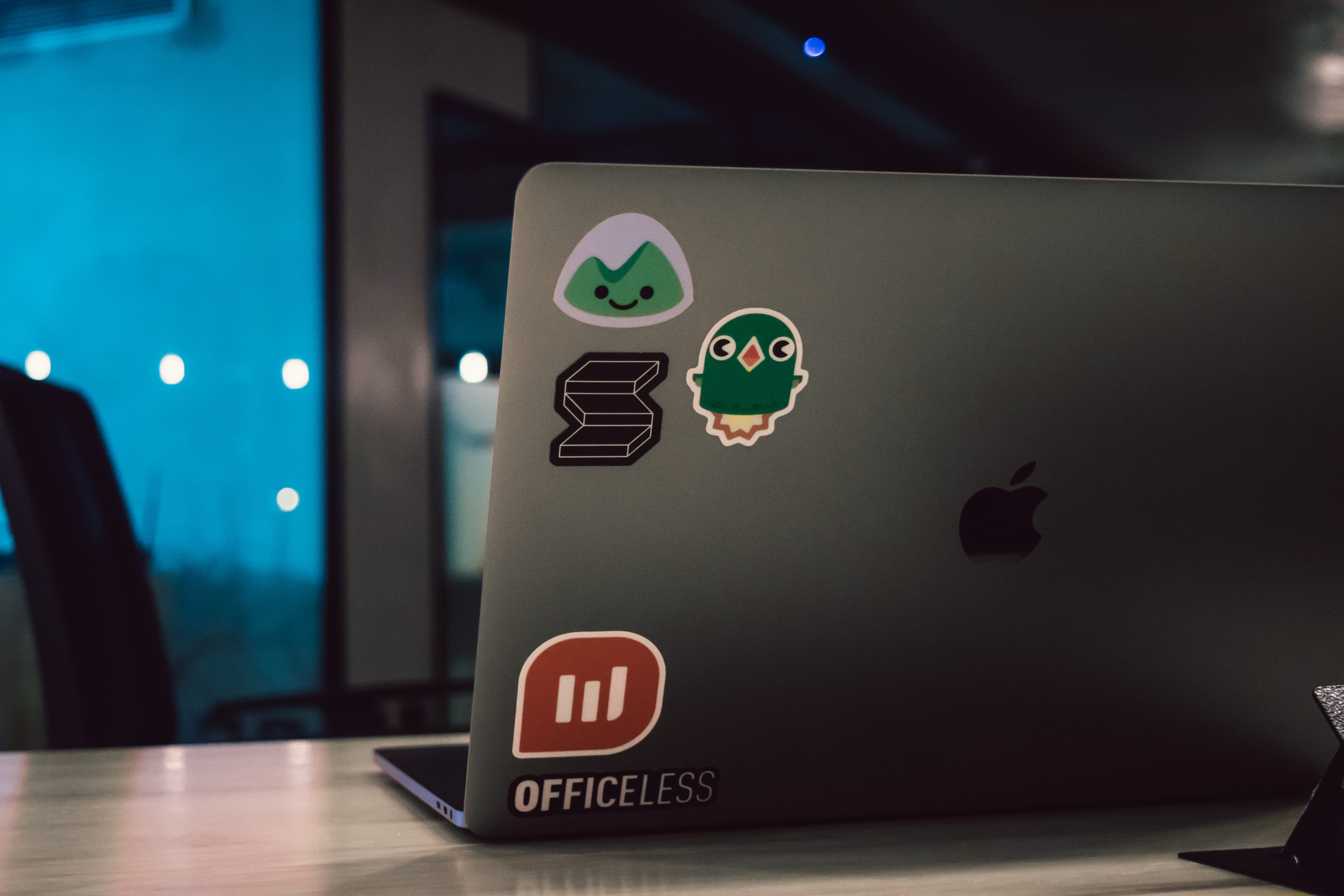 5K, copa network, night, coworking space, communication, human representation, focus on foreground, sign, macbook, computer, transportation, table, symbol, HD Wallpaper