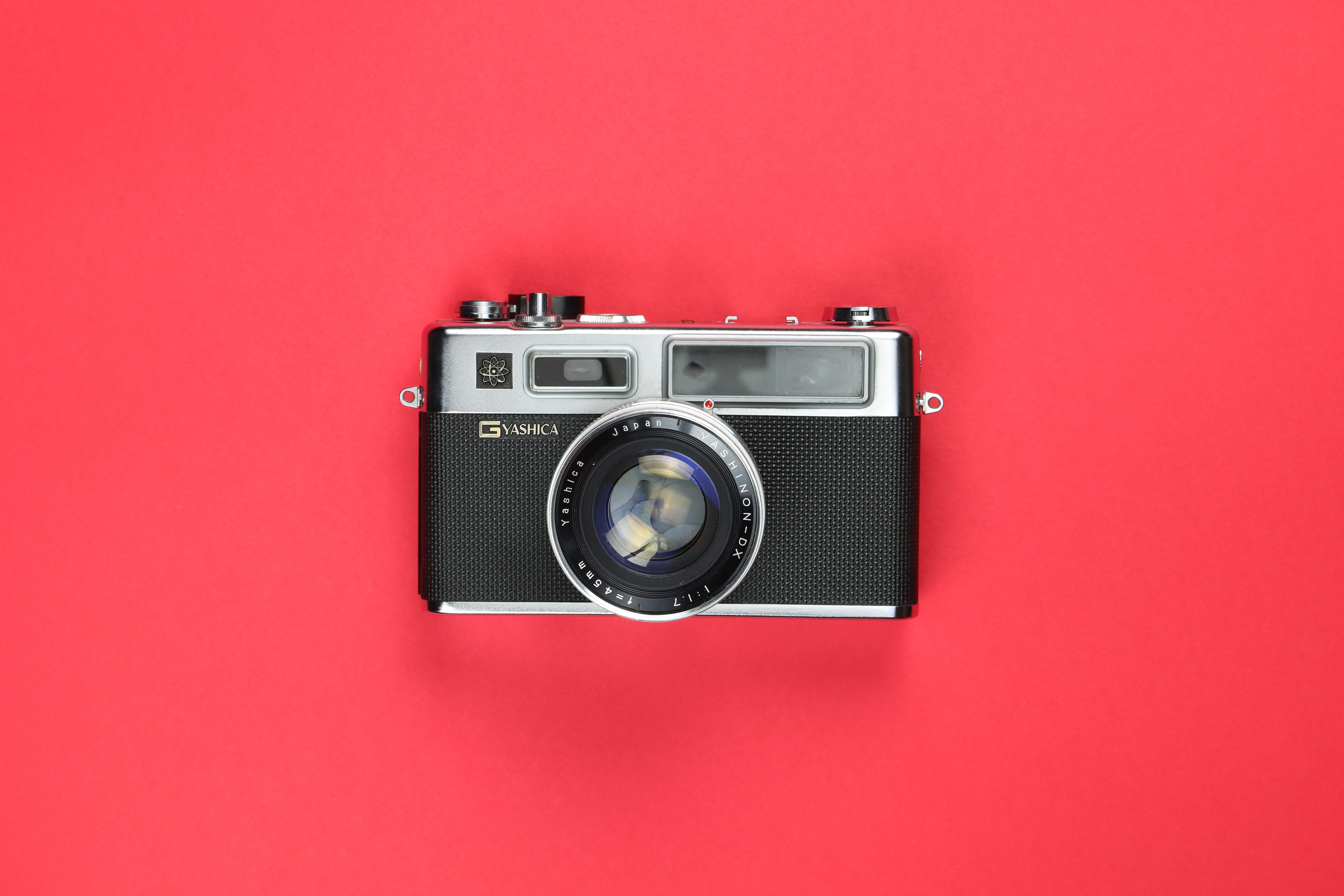 strap, video camera, machine, symbol, red background, photography themes, close-up, point, nostalgia, indoors, electronics, couch, camera, simplicity, page, HD Wallpaper