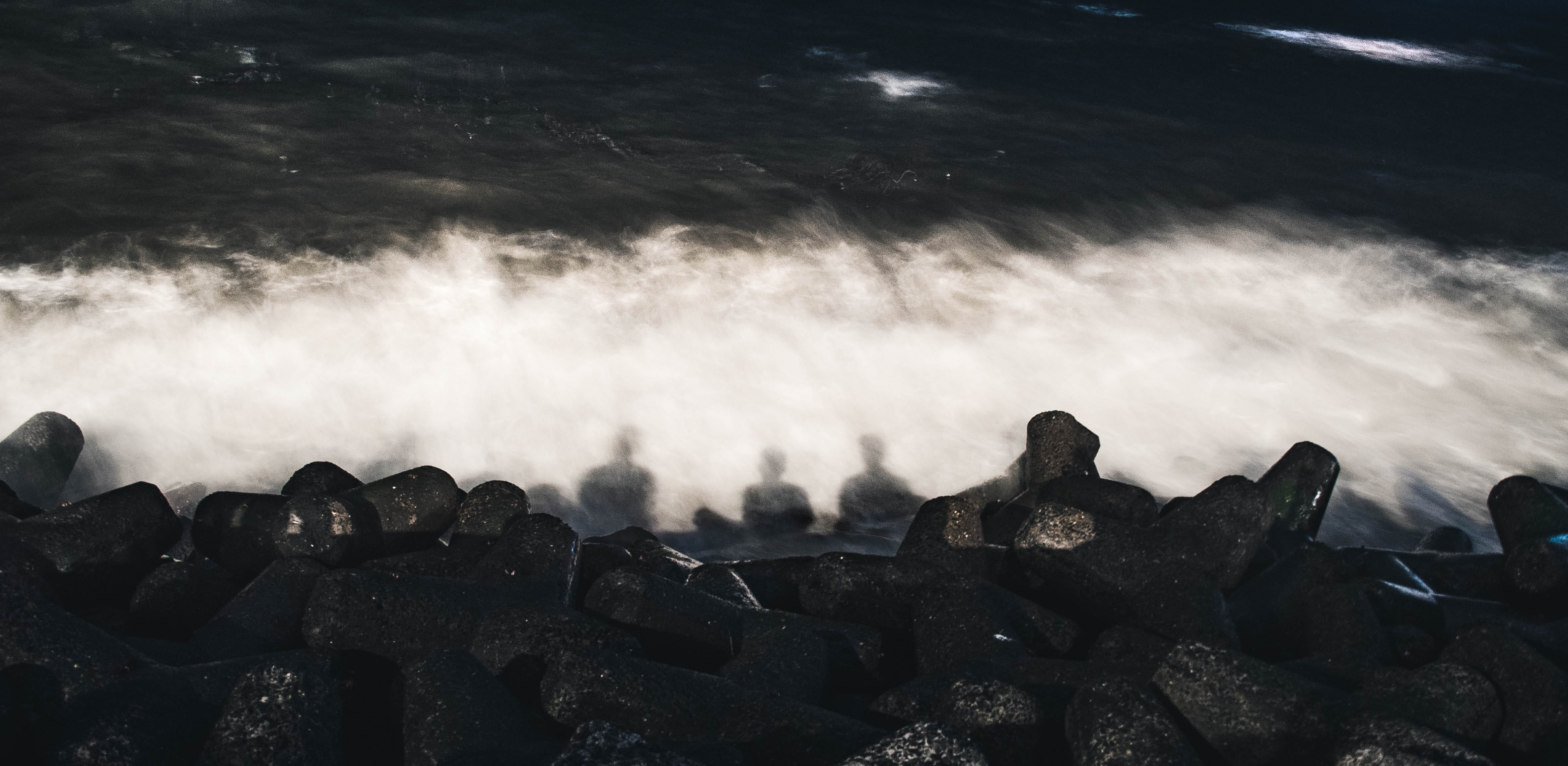 night, white wash, mumbai, power in nature, water, splashing, black, rock, pollution, 4K, nature, no people, three, sky, india, ripples, sitting, background, HD Wallpaper