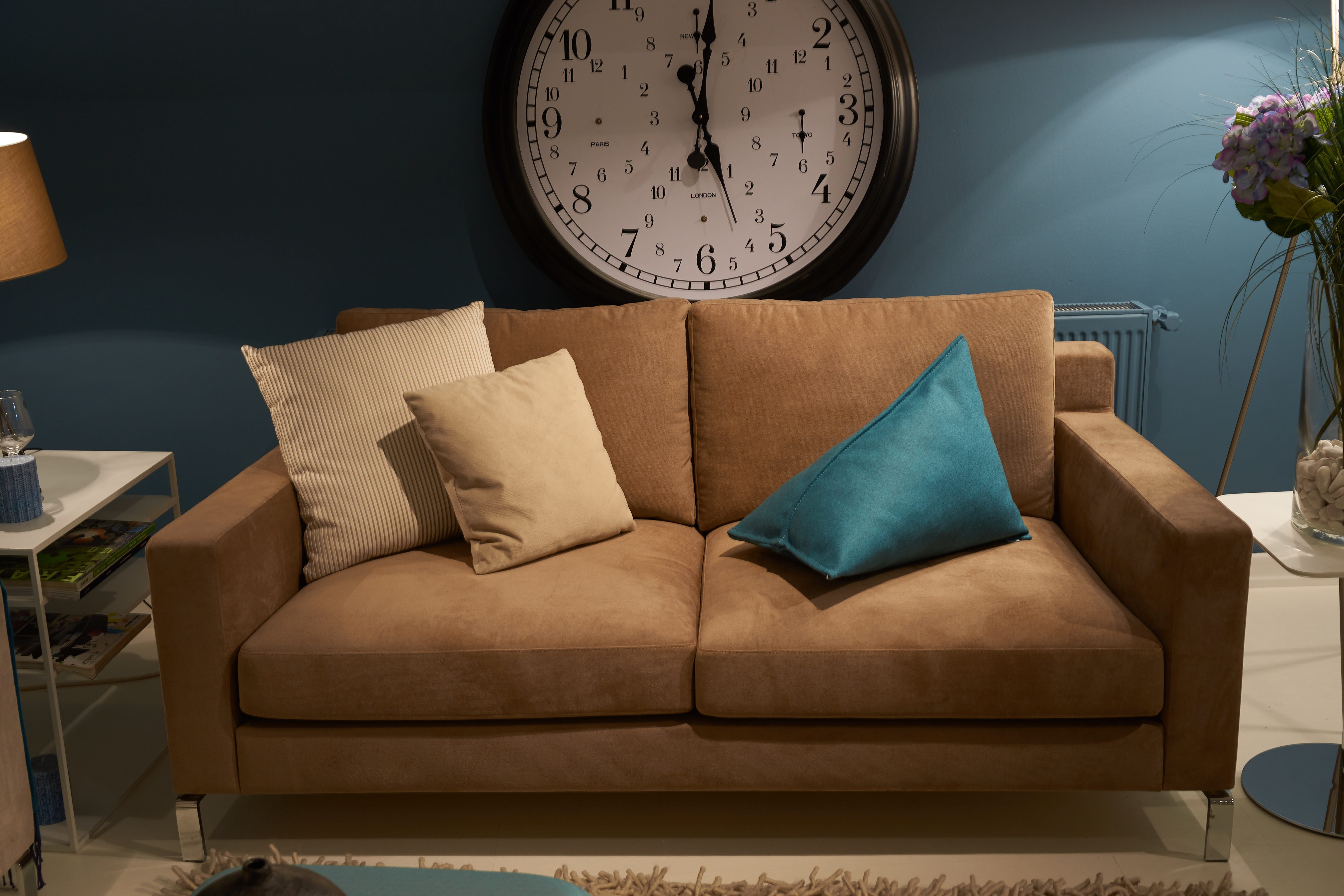 furniture, vase, couch, relax, decor, sofa, background, design, clock, home, pillows, comfortable, still life, architecture, beautiful, style, table, indoors, HD Wallpaper