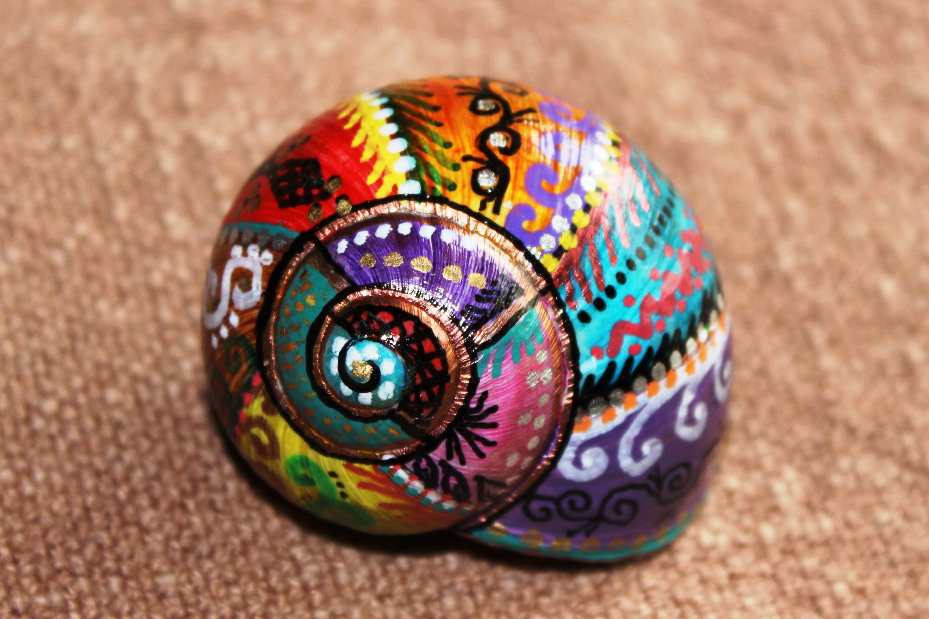 close-up, purple, day, jewelry, art and craft, decoration, indoors, 2K, teal, cabaret, pattern, red, craft, snail shell, multi colored, color, creativity, HD Wallpaper