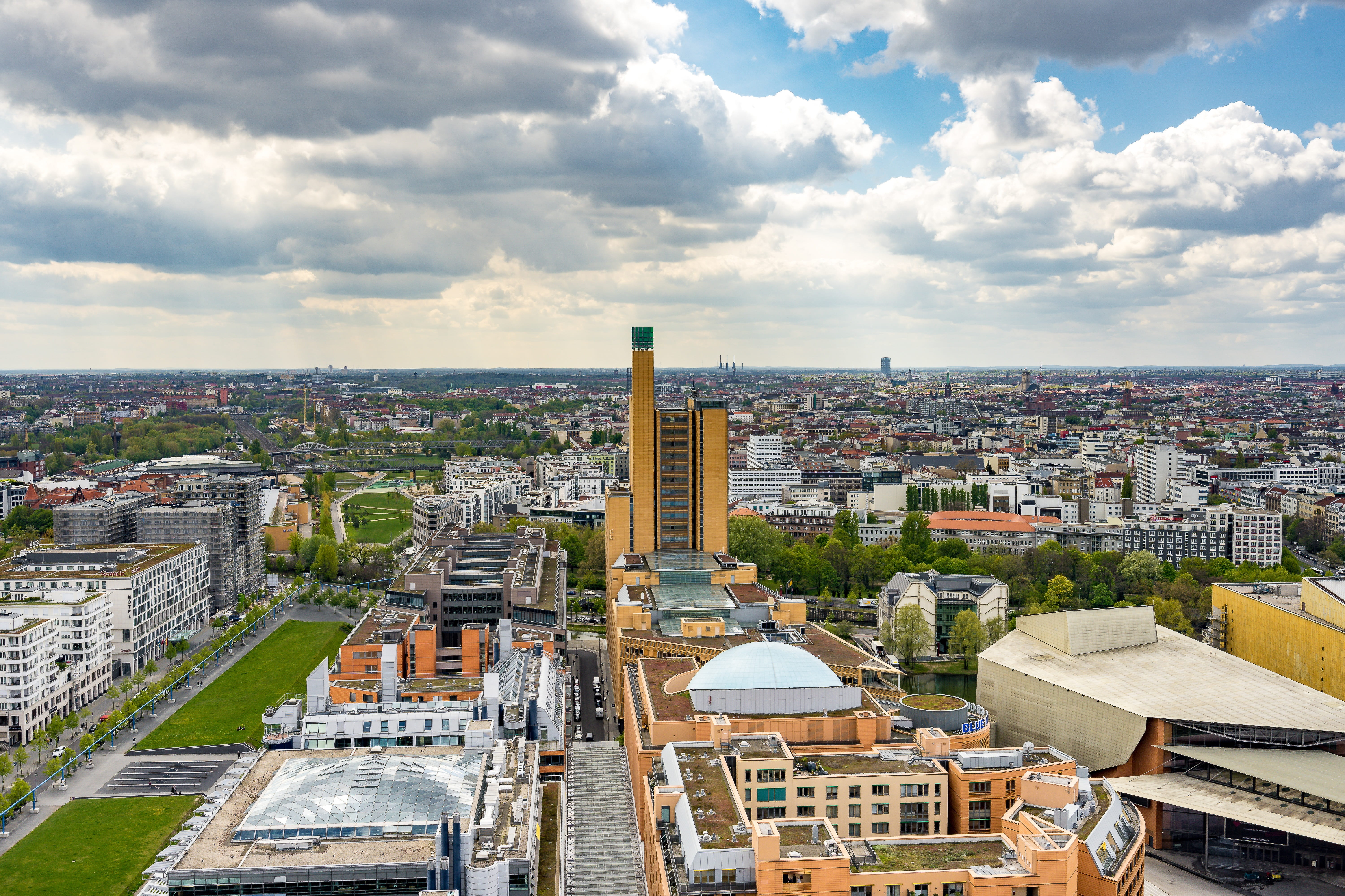 5K, tall - high, architecture, cityscape, viewpoint, Potsdam, built structure, crowd, potsdam place, urban landscape, cloud - sky, financial district, HD Wallpaper