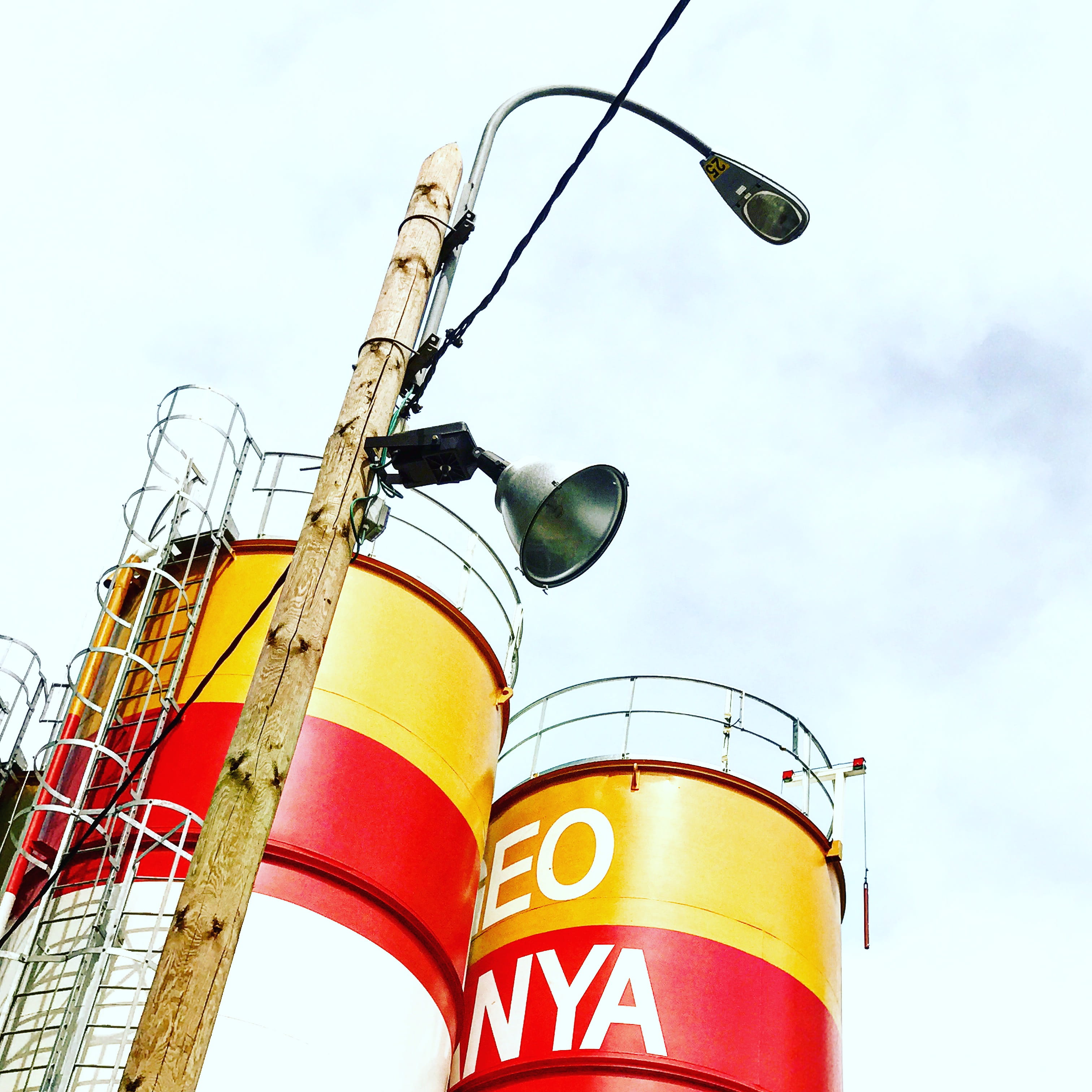 lincoln st 21, scaffolding, sky, tel aviv-yafo, theme park, musical instrument, tall - high, cloud - sky, communication, metal, cylinder, industry, percussion, Phone HD Wallpaper