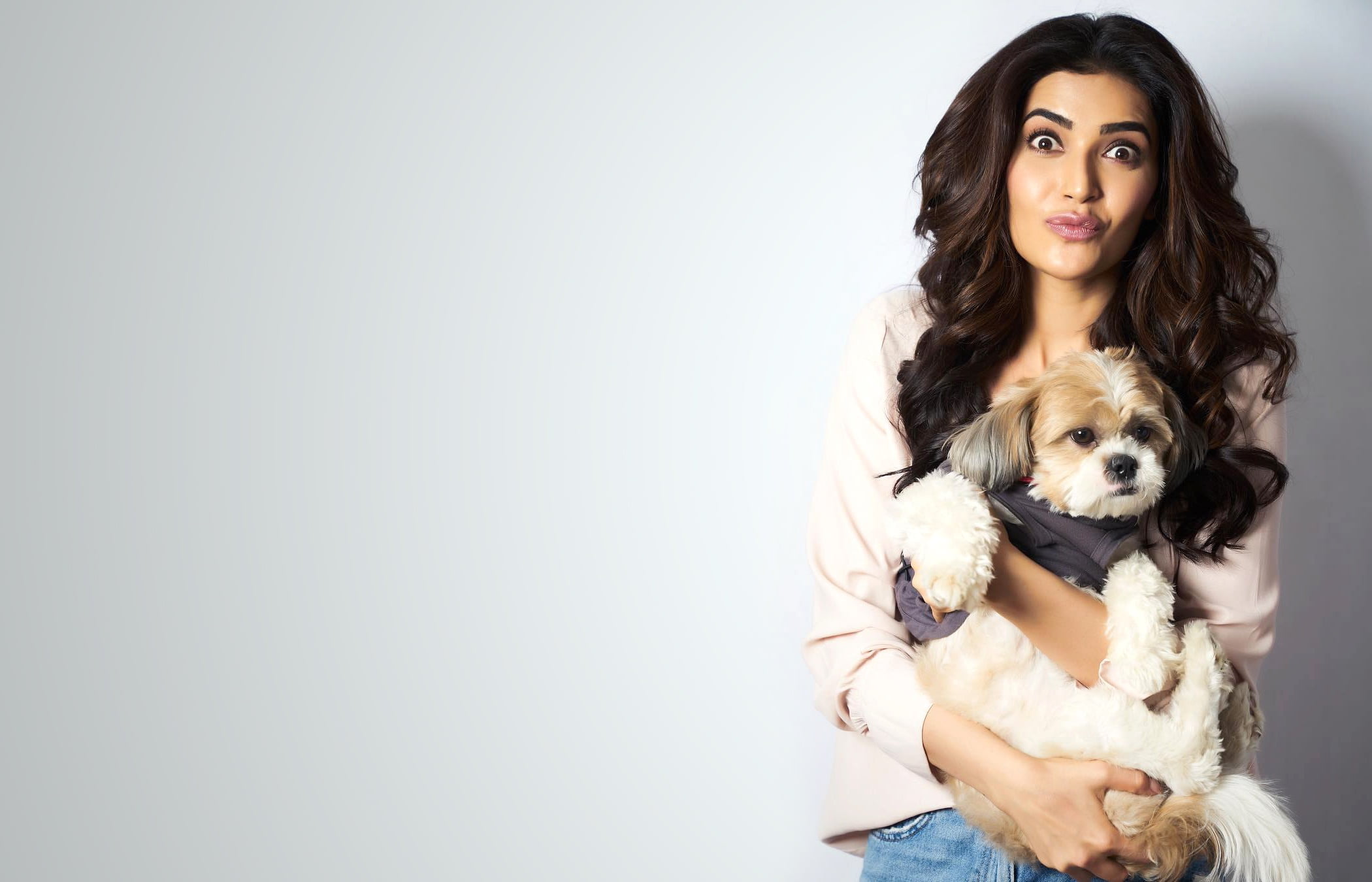 Karishma Tanna, Actresses, Girl, Pet, 1080P, Black Hair, Model, Dog, Indian, Brown Eyes, Actress, HD Wallpaper