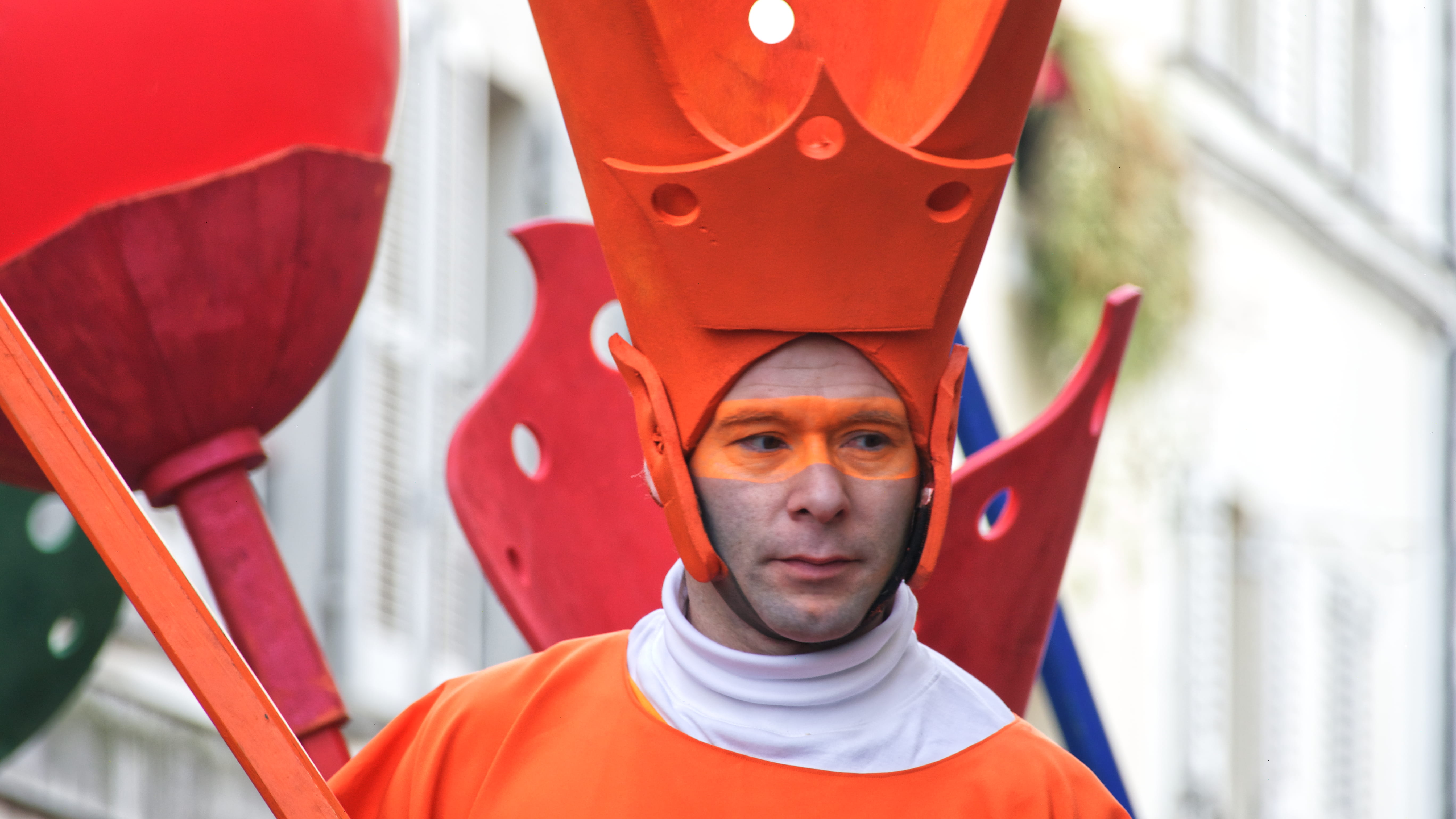 face, portrait, red, musical instrument, adult, 5K, lagny-sur-marne, person, apparel, crowd, day, clothing, standing, costume, head, young men, sport, HD Wallpaper