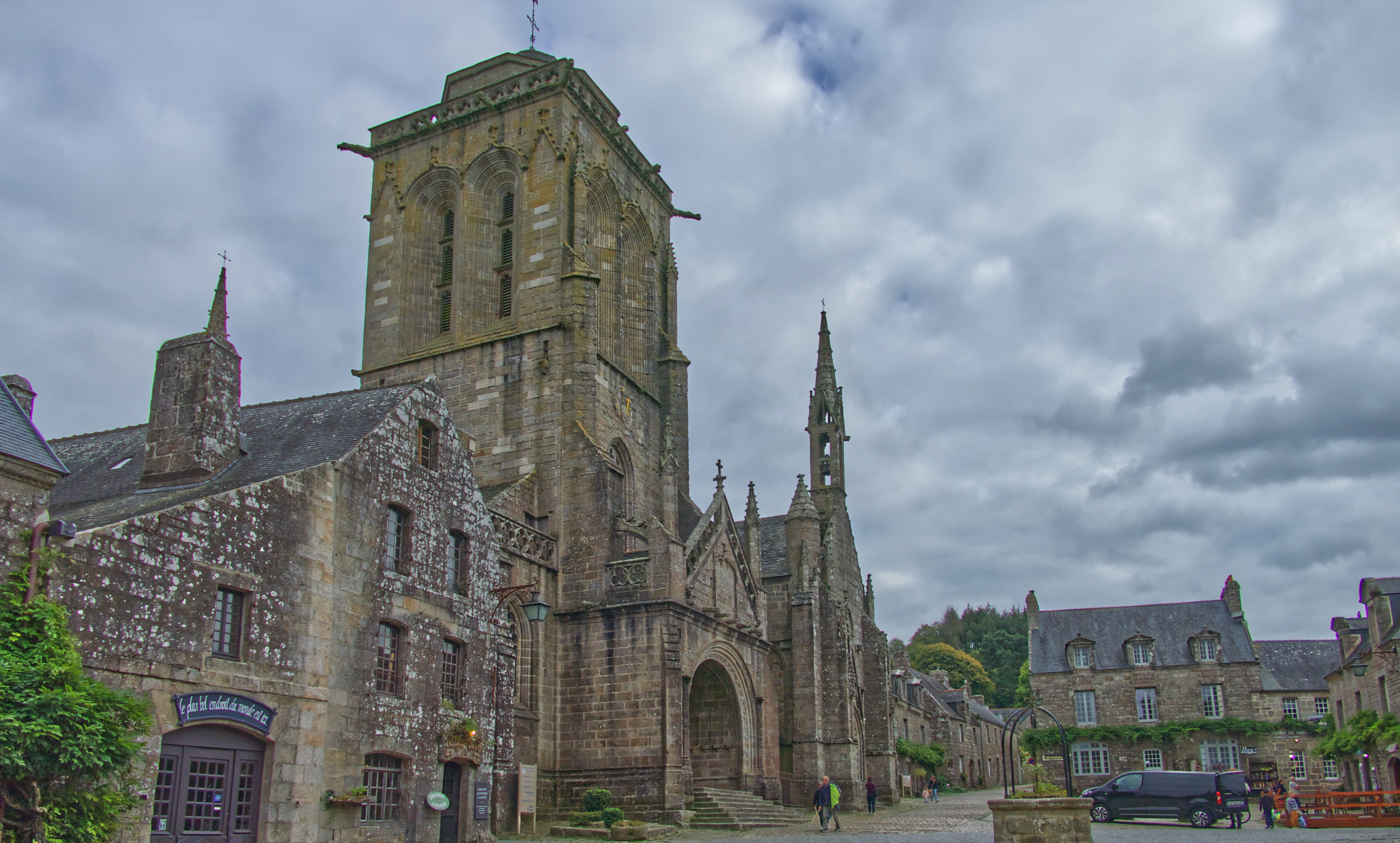 6 rue des charrettes, church, spire, tower, low angle view, sky, built structure, église, no people, place of worship, building, history, building exterior, HD Wallpaper