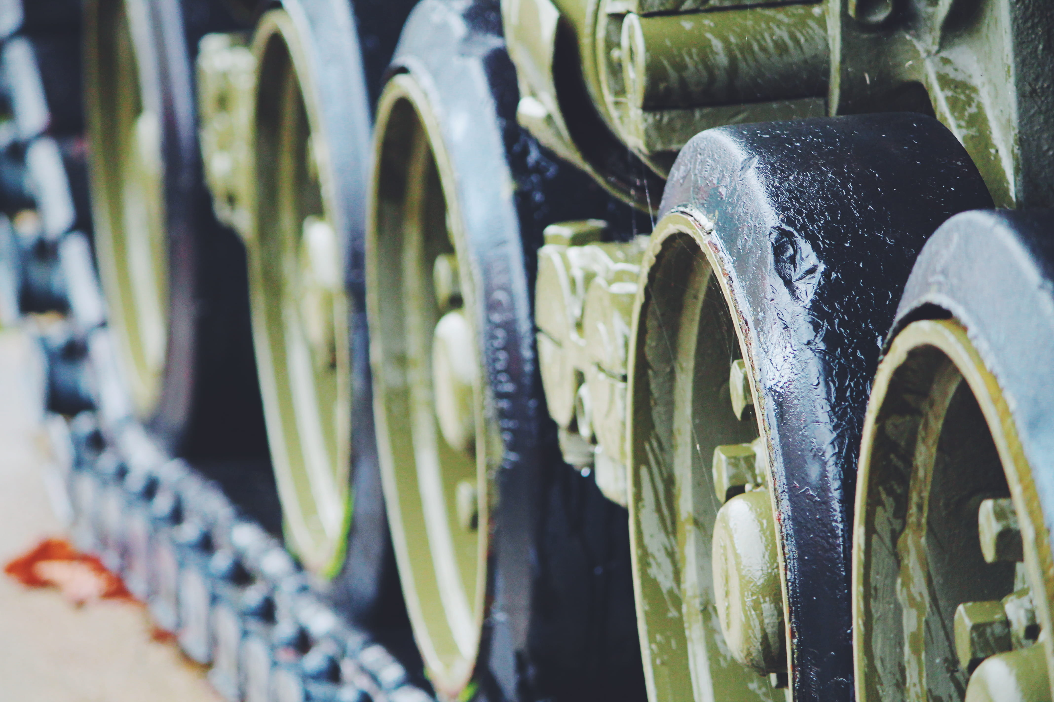 museum, nature, stationary, spoke, outdoors, tire, metal, wo2, military, focus on foreground, land vehicle, heavy, tank, black, day, car, 4K, motor vehicle, HD Wallpaper