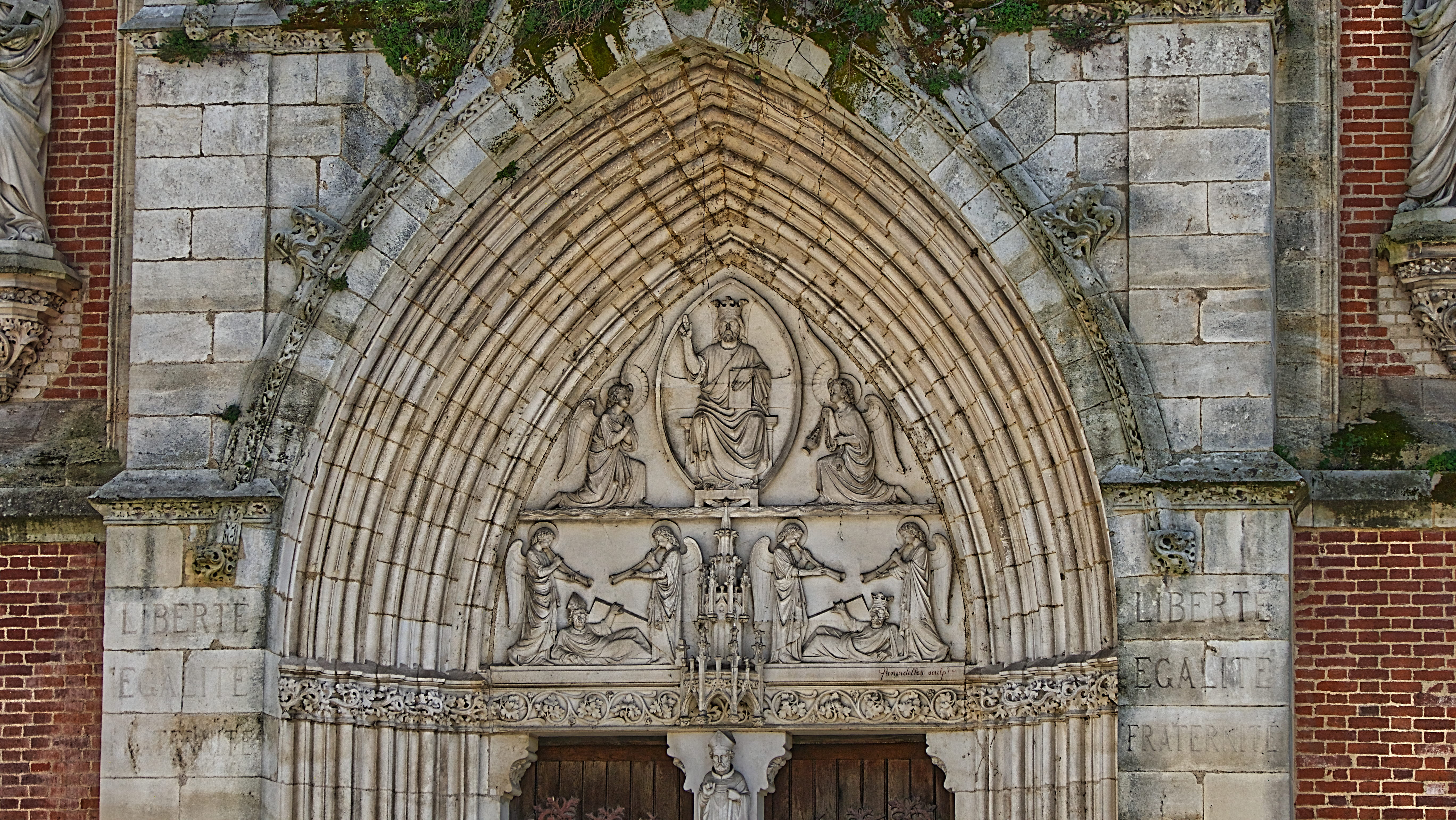 shelter, representation, bas relief, craft, spirituality, adventure, belief, church, creativity, outdoors, religion, 14 place du maréchal foch, apse, arch, HD Wallpaper