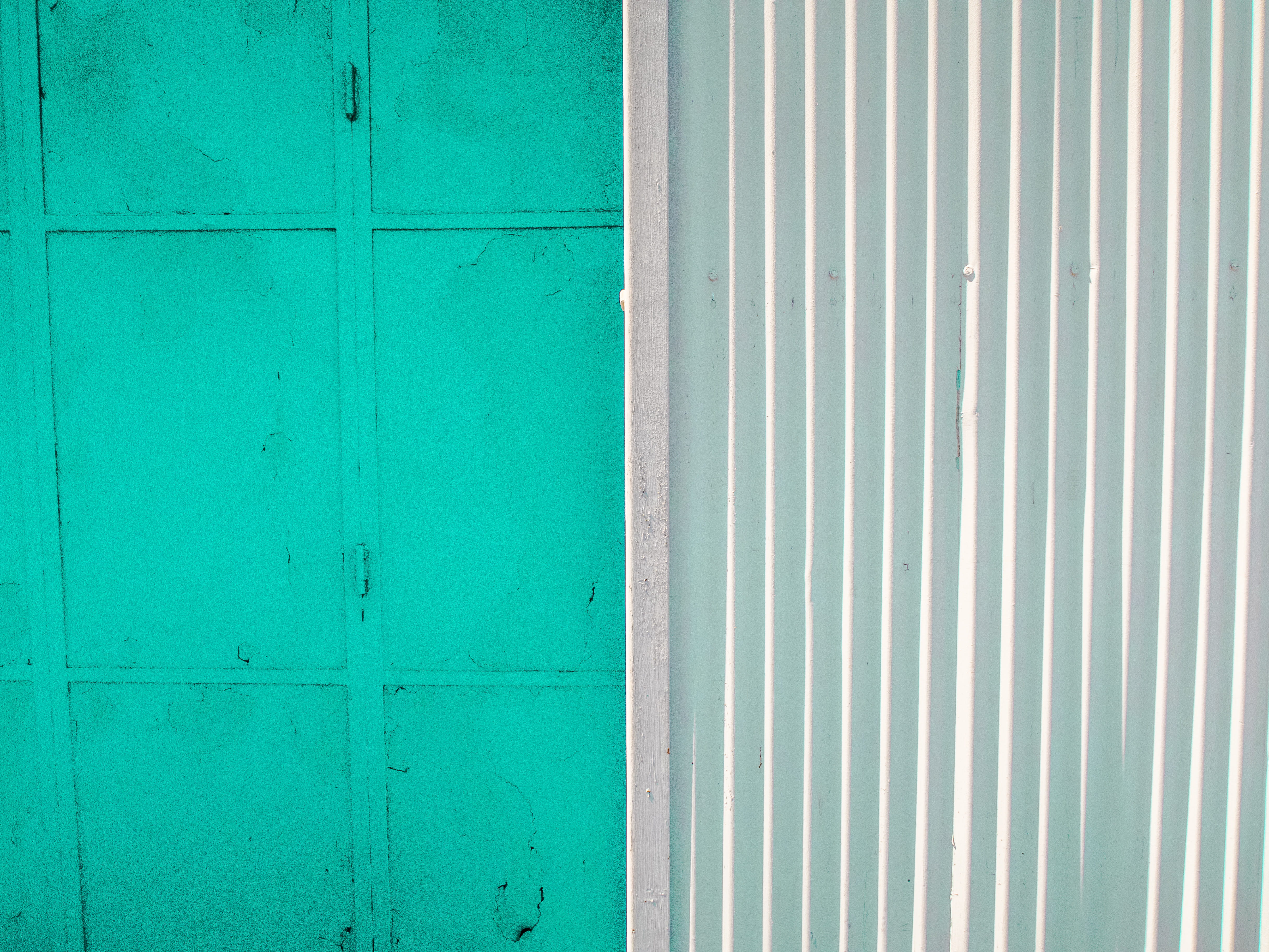 4K, outdoors, iron, seafoam green, no people, wood - material, furniture, metal, patterned, architecture, phone backgrounds, full frame, wall - building feature, HD Wallpaper
