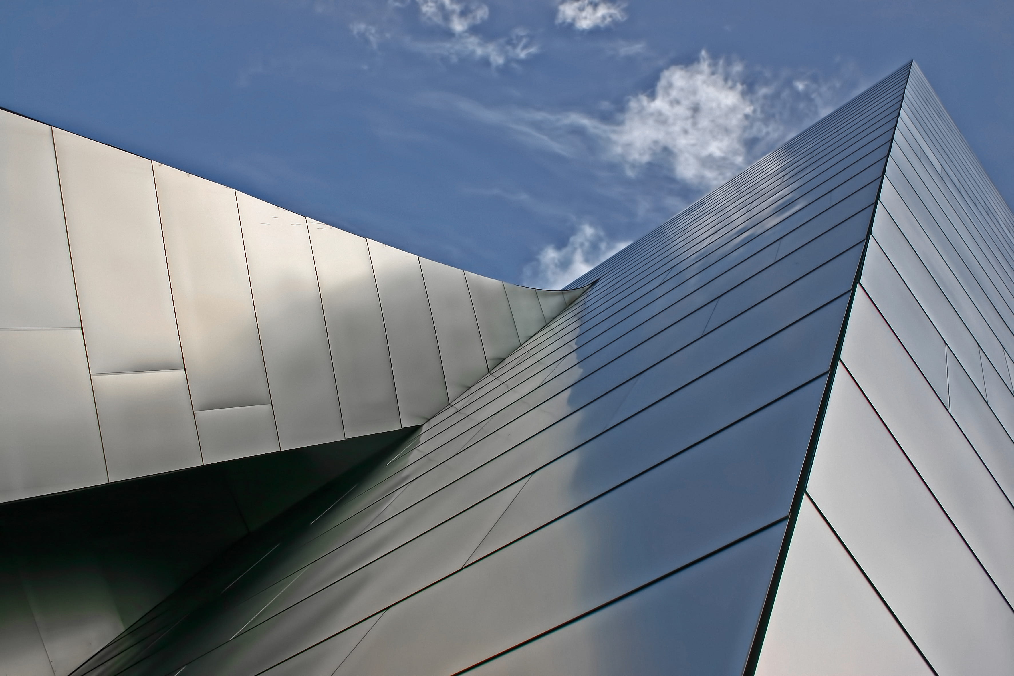 california, gehry, cloud - sky, pattern, glass - material, modern, outdoors, metal, directly below, facade, united states, abstract, 2K, skyscraper, building exterior, HD Wallpaper