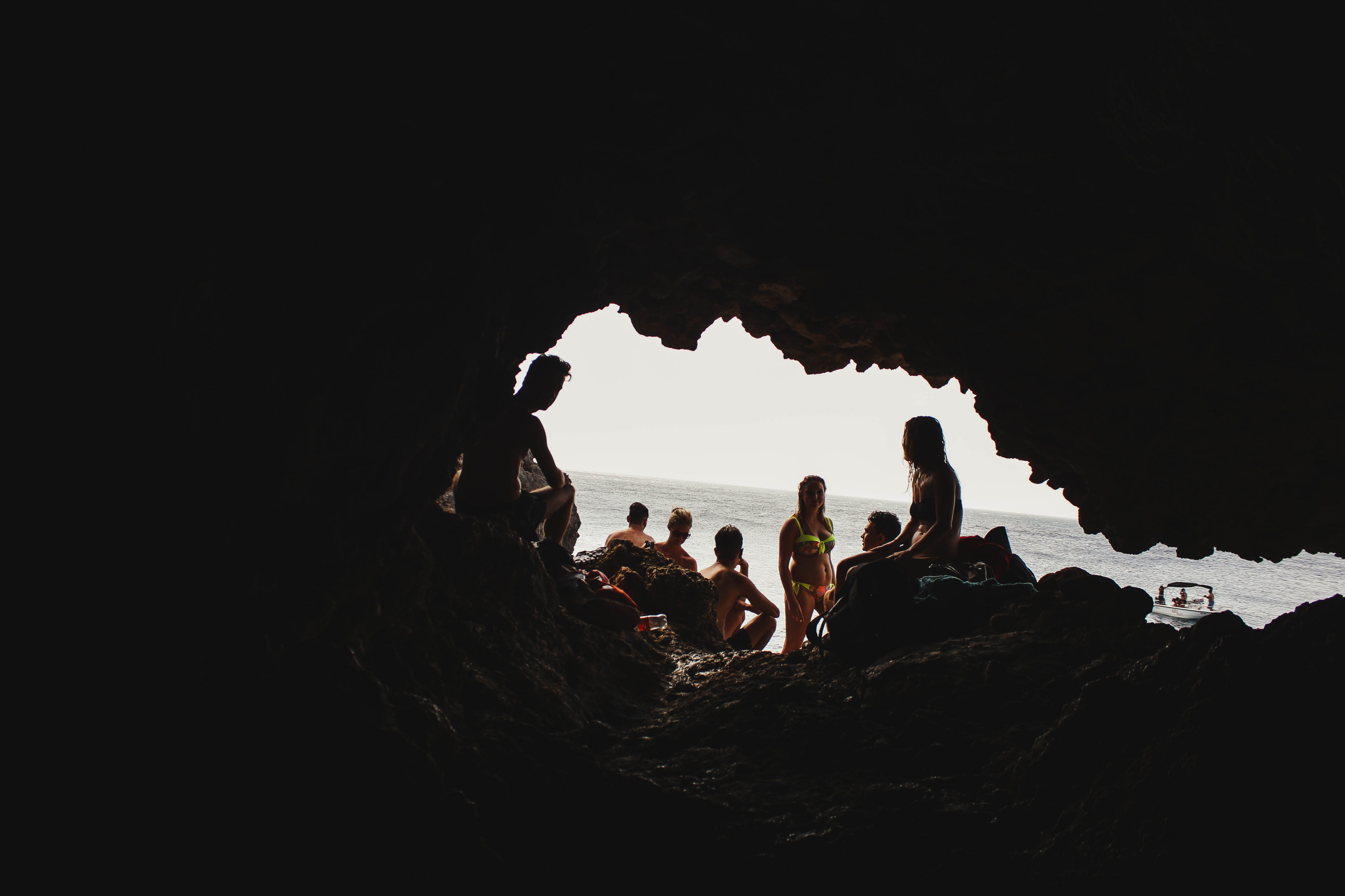 copy space, group of people, men, outdoors, women, nature, crowd, real people, group, cave, holiday, friend, people, 5K, curçao, leisure activity, sea, HD Wallpaper