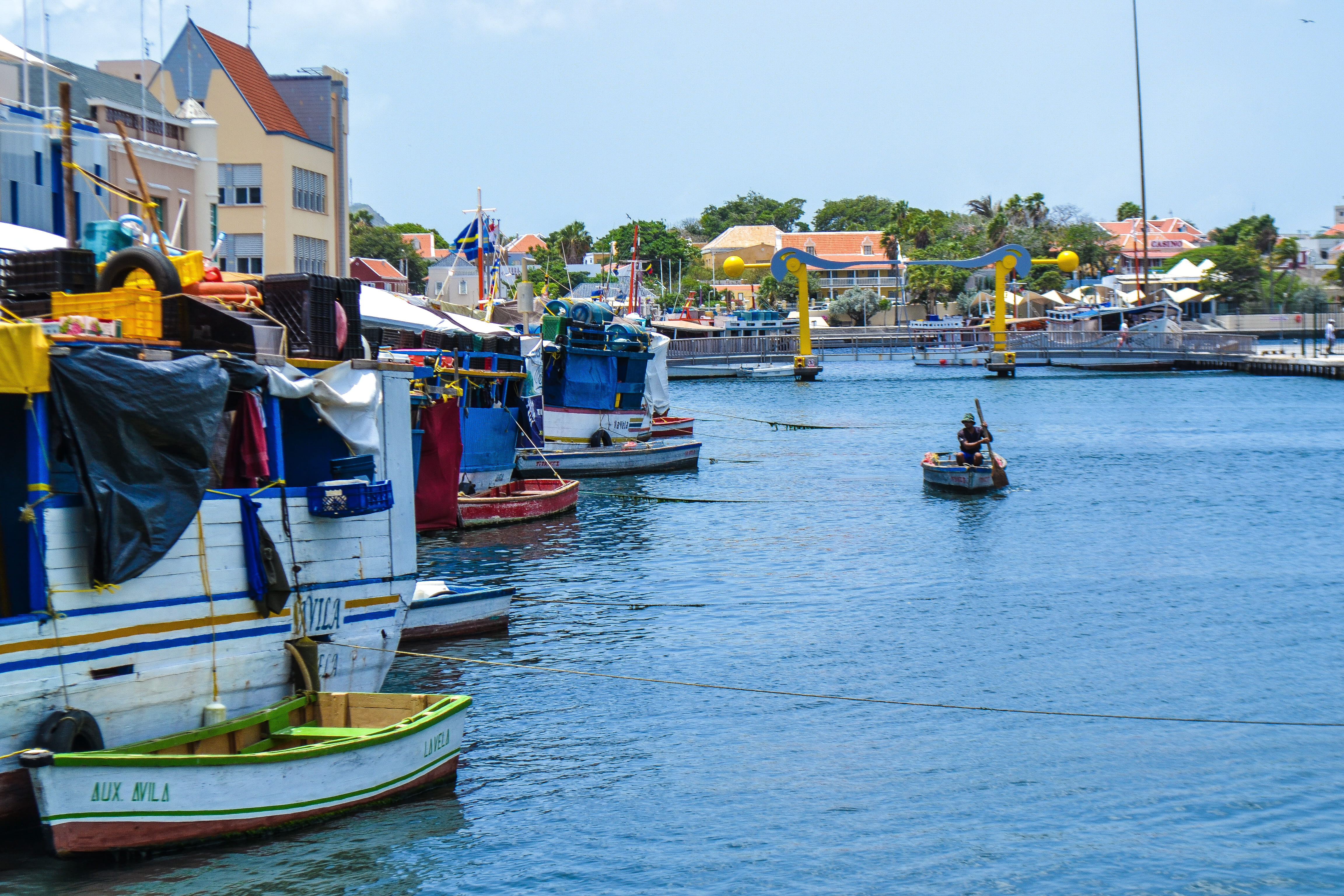 river, boats, market, ship, architecture, willemstad, waterfront, water, shipping, building, bridge, transportation, boat, sky, 4K, mode of transportation, HD Wallpaper