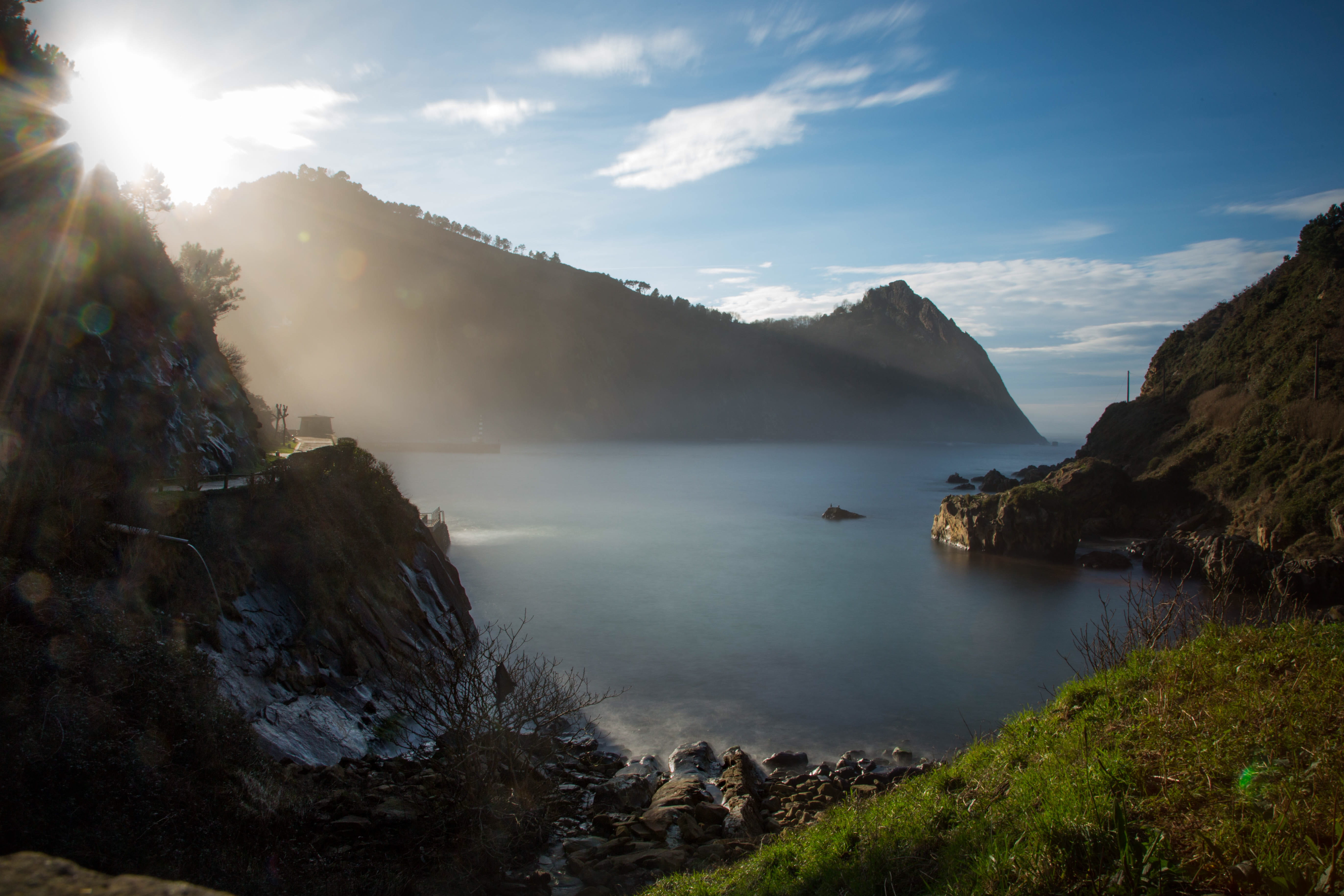 tranquil scene, non-urban scene, lens flare, rock - object, espagne, no people, beauty in nature, mountain range, tranquility, water, sky, sunlight, day, HD Wallpaper