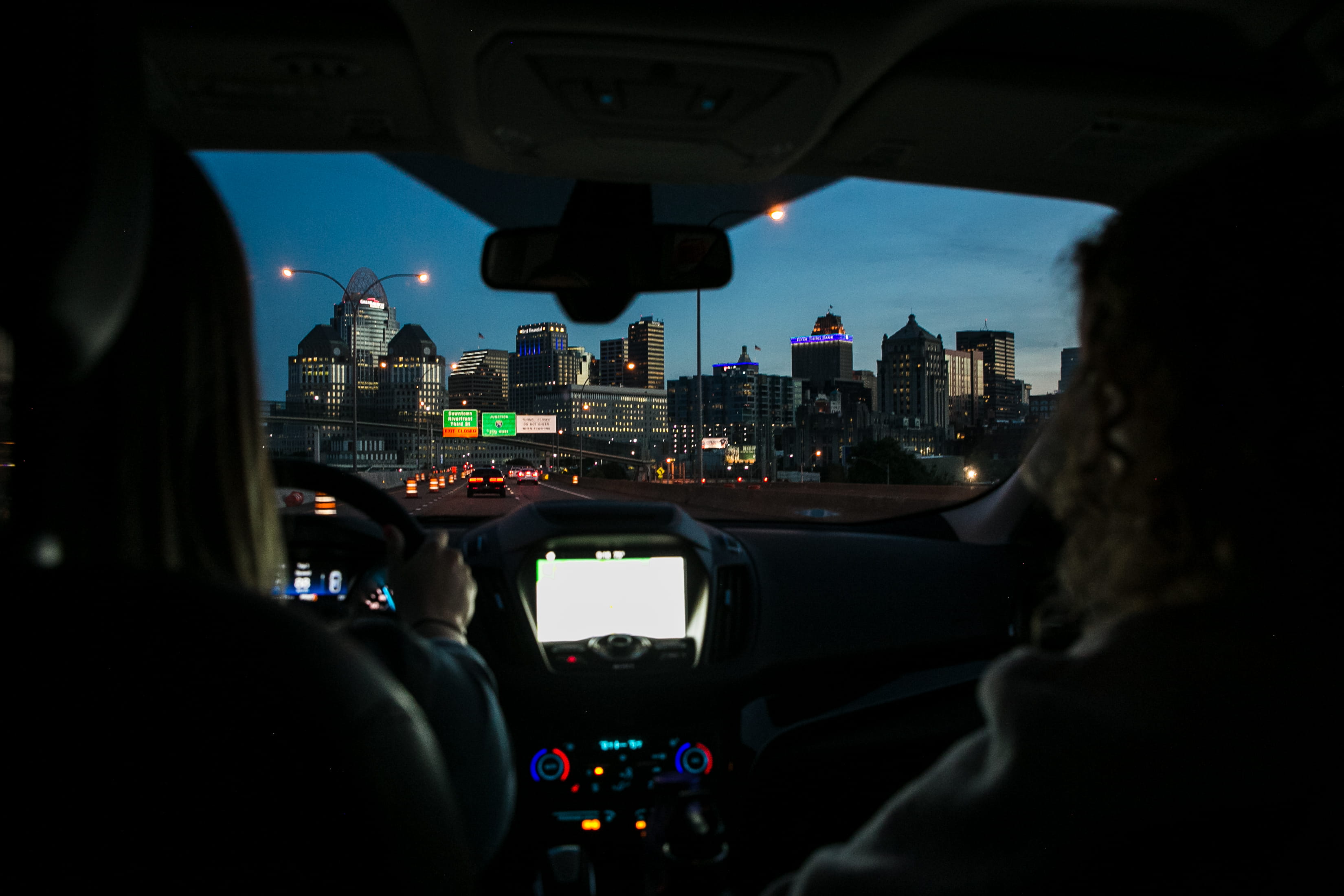 vehicle interior, outdoors, transportation, land vehicle, lifestyles, mode of transportation, driver, inside, driving, city, architecture, car interior, HD Wallpaper